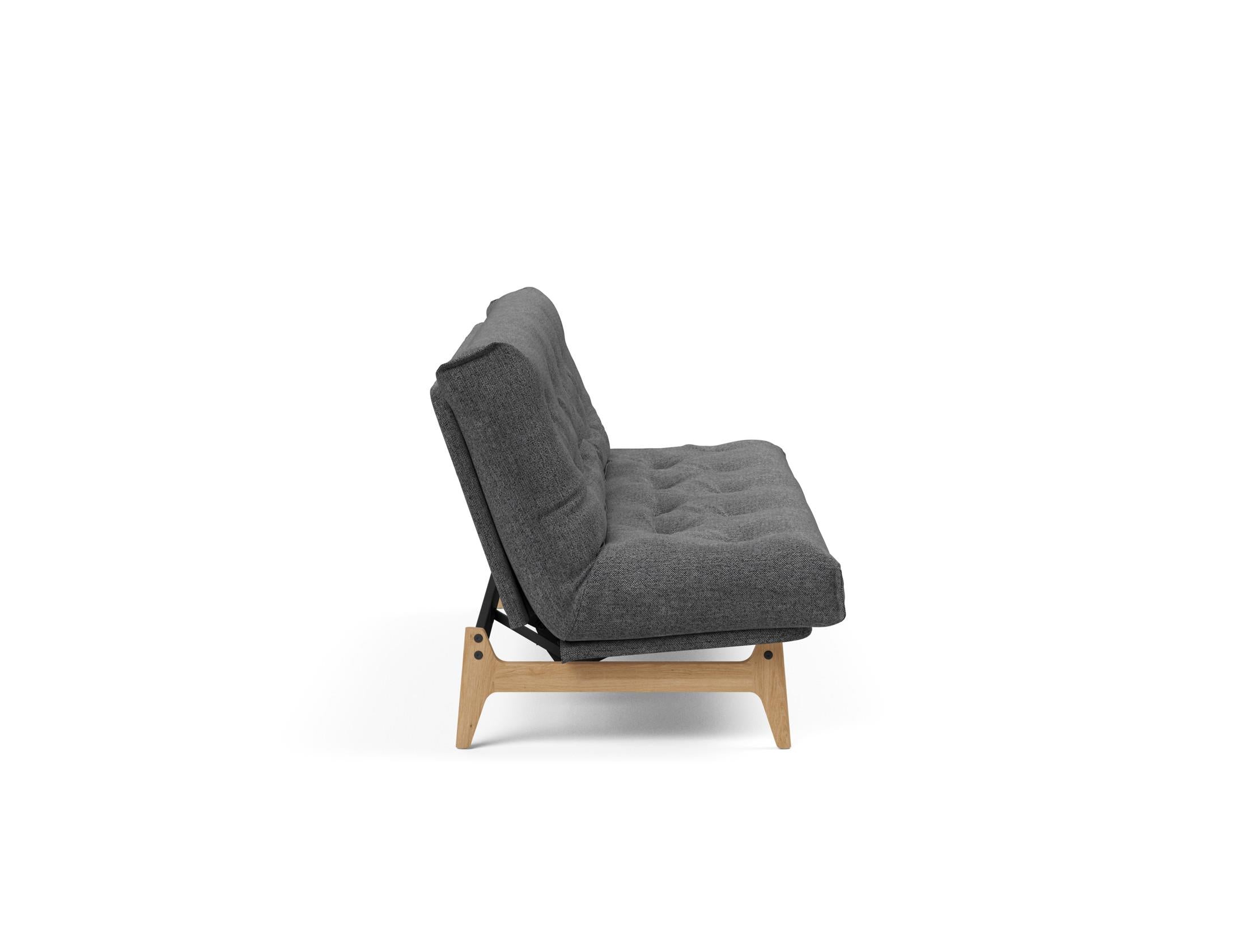 Erleben Sie das Aslak 120 Bettsofa Nordic Soft Spring von Innovation Living – eine perfekte Kombination aus modernem Stil und vielseitiger Funktionalität.
