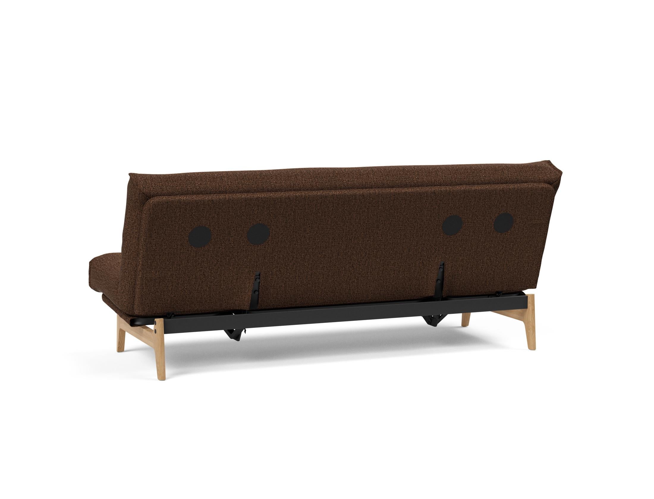 Erleben Sie das Aslak 120 Bettsofa Nordic von Innovation Living – eine harmonische Verbindung aus skandinavischem Stil und vielseitiger Funktionalität.
