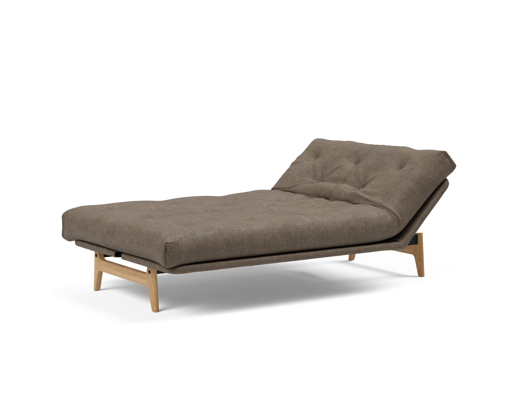 Erleben Sie das Aslak 120 Bettsofa Nordic von Innovation Living: skandinavische Eleganz, individuelle Matratzenoptionen und ideal für kompakte Wohnräume.