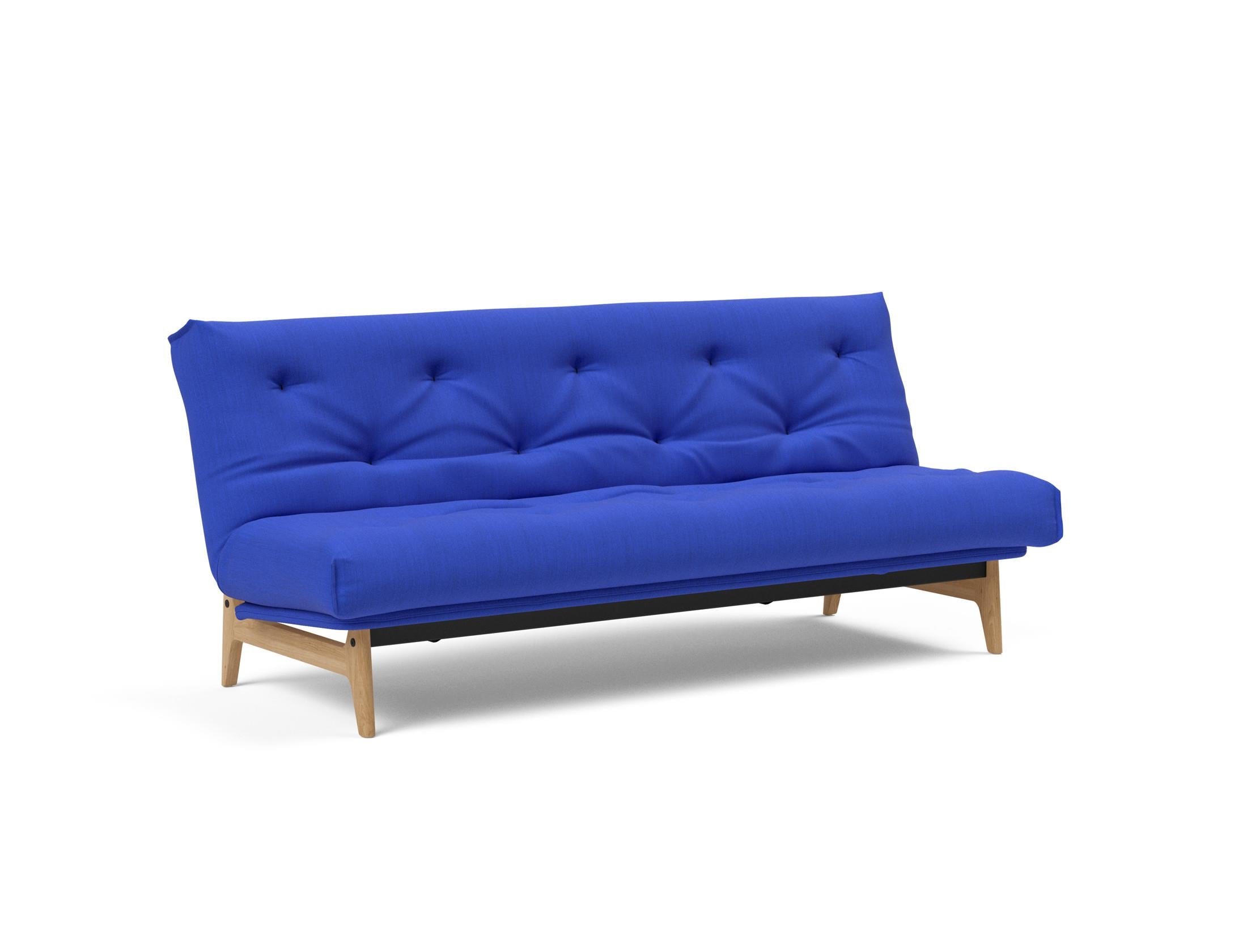 Entdecken Sie das Aslak 120 Bettsofa Nordic Soft Spring von Innovation Living – stilvolles Design trifft auf praktischen Komfort für Ihr Zuhause.