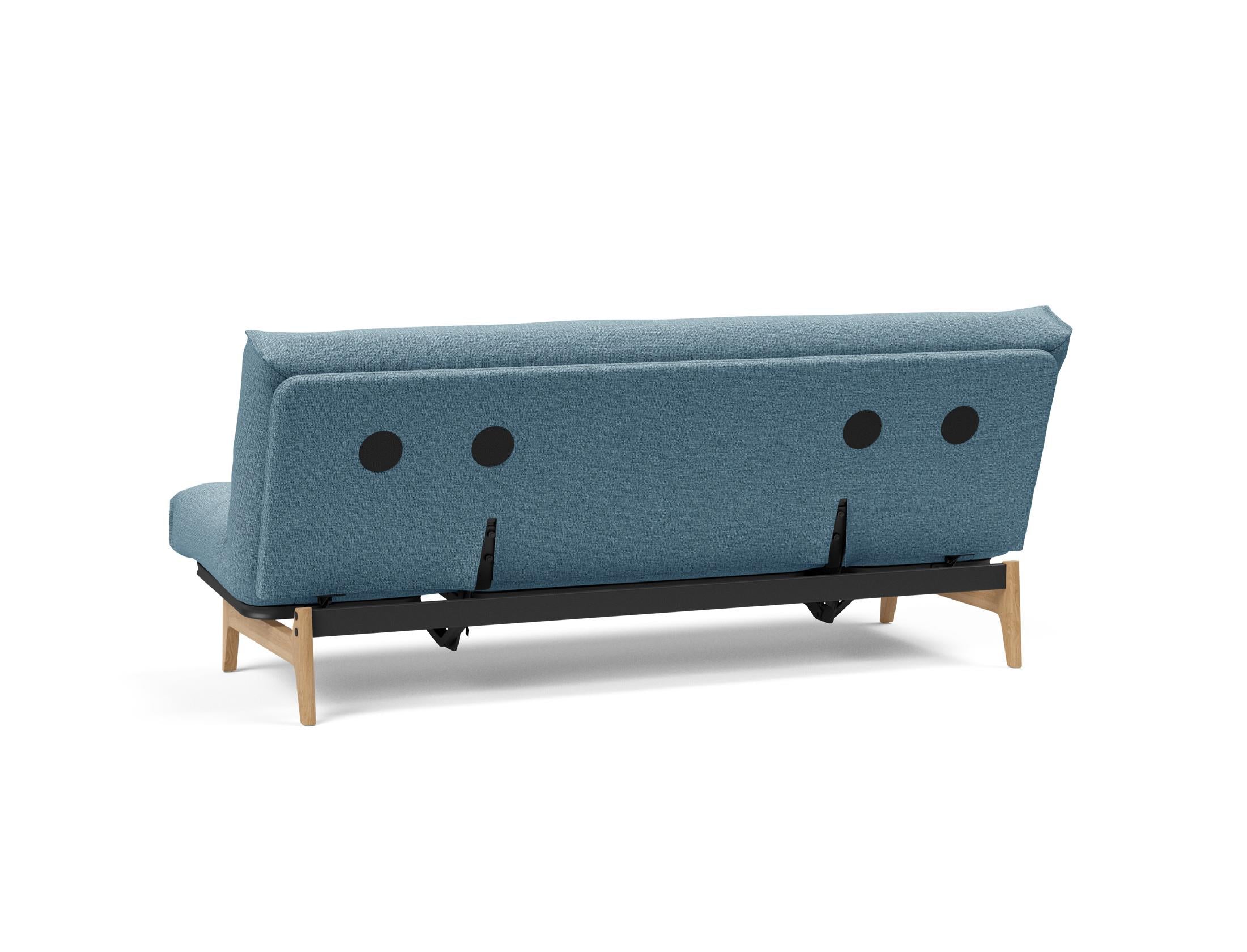 Erleben Sie das Aslak 120 Bettsofa Nordic von Innovation Living – eine harmonische Verbindung aus skandinavischem Stil und vielseitiger Funktionalität.