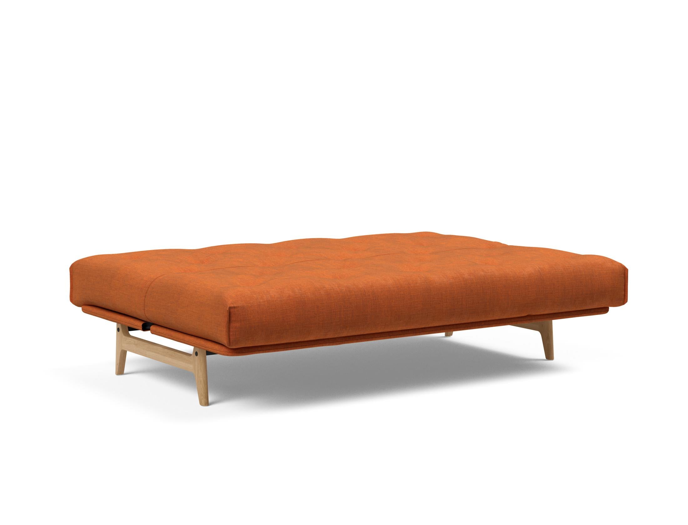 Entdecken Sie das Aslak 140 Bettsofa Nordic: Stilvolles, umweltfreundliches Design mit hochwertiger Matratze für optimalen Schlafkomfort und Flexibilität.