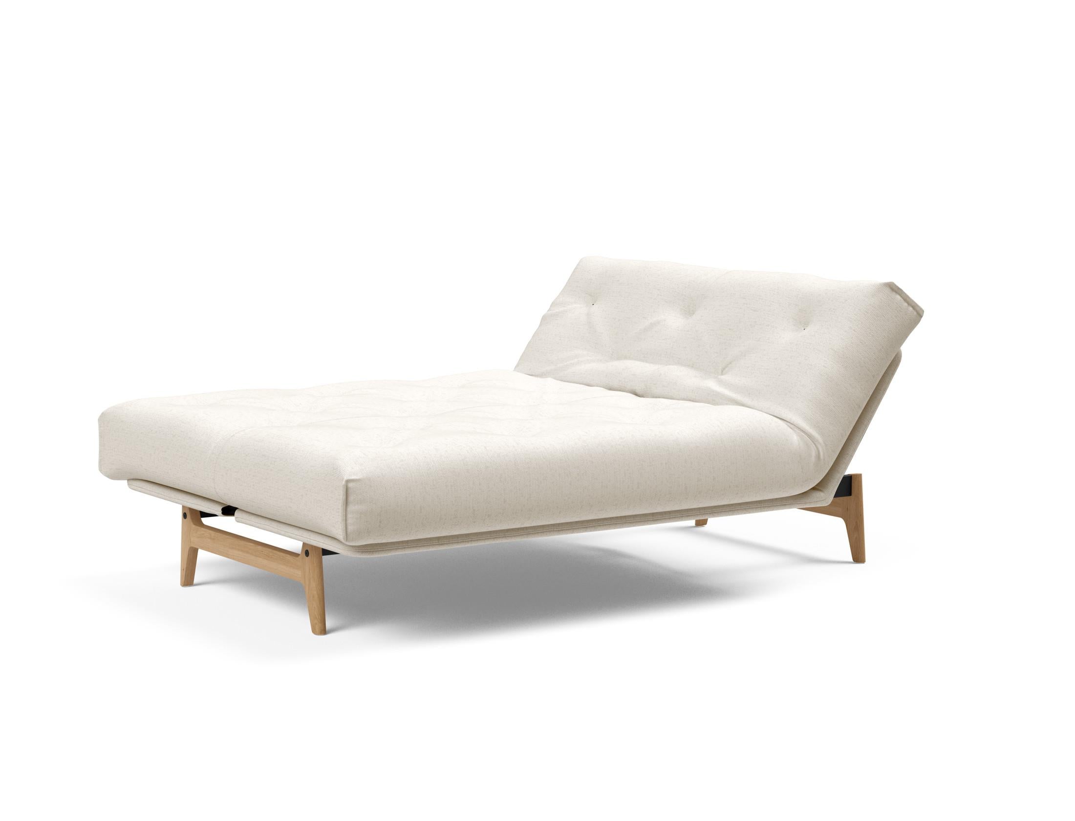 Entdecken Sie das Aslak 140 Bettsofa Nordic: Stilvolles, umweltfreundliches Design mit hochwertiger Matratze für optimalen Schlafkomfort und Flexibilität.
