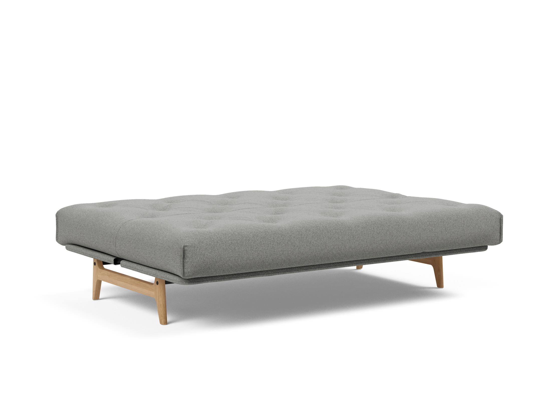 Entdecken Sie das Aslak 140 Bettsofa Nordic: Stilvolles, umweltfreundliches Design mit hochwertiger Matratze für optimalen Schlafkomfort und Flexibilität.