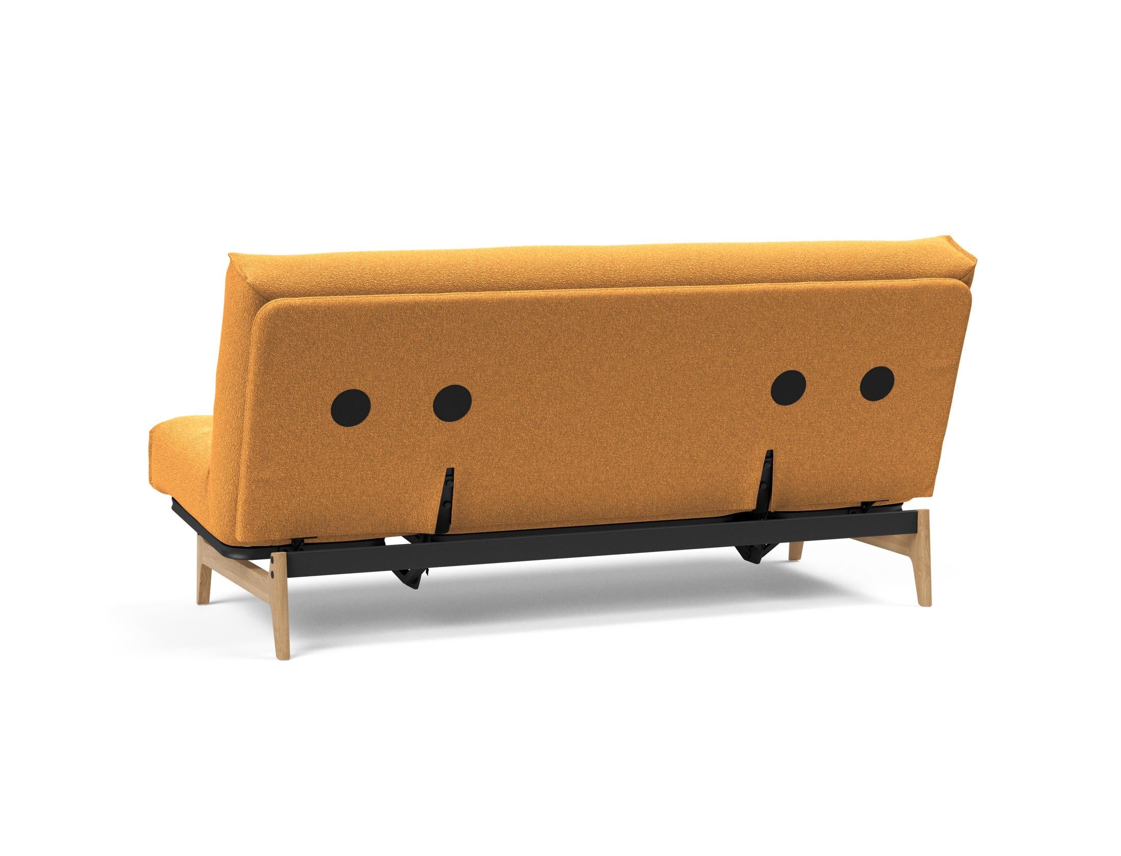 Erleben Sie das Aslak 140 Bettsofa Nordic: Multifunktionales Möbelstück mit elegantem Design, nachhaltigen Materialien und erstklassigem Schlafkomfort.
