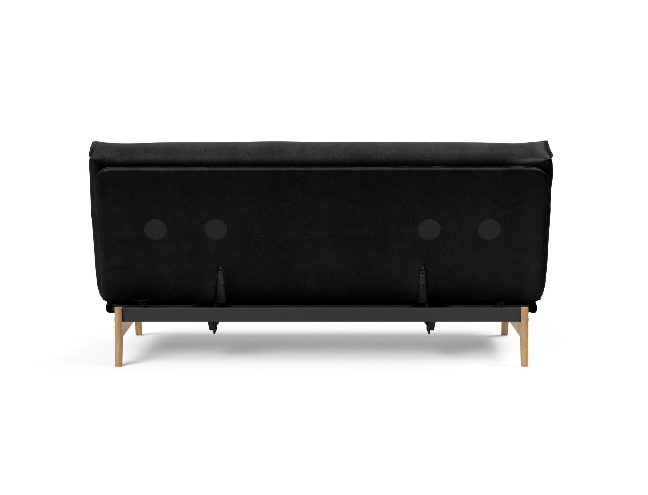 Entdecken Sie das Aslak 140 Bettsofa Nordic: Stilvolles, umweltfreundliches Design mit hochwertiger Matratze für optimalen Schlafkomfort und Flexibilität.