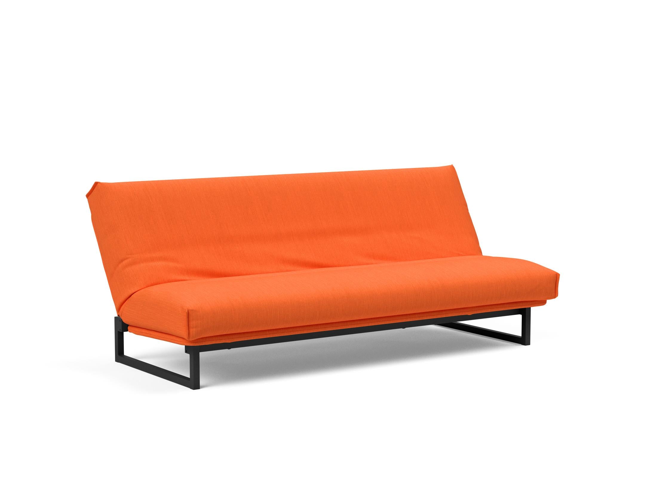 Fraction 120 Bettsofa: Elegantes Schlafsofa mit abnehmbarem Nordic-Bezug und komfortabler Soft Spring Matratze für entspannte Nächte und stilvolles Wohnen.