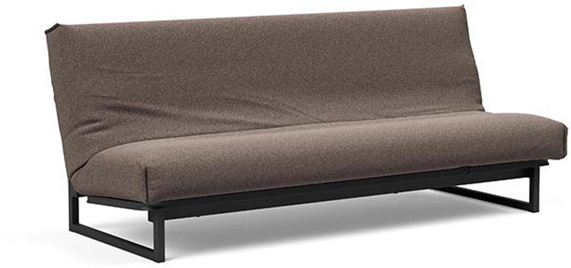 Erleben Sie das Fraction 120 Bettsofa Nordic Cover von Innovation Living: modernes Design, vielseitig einsetzbar und mit einer komfortablen Soft Spring-Matratze.