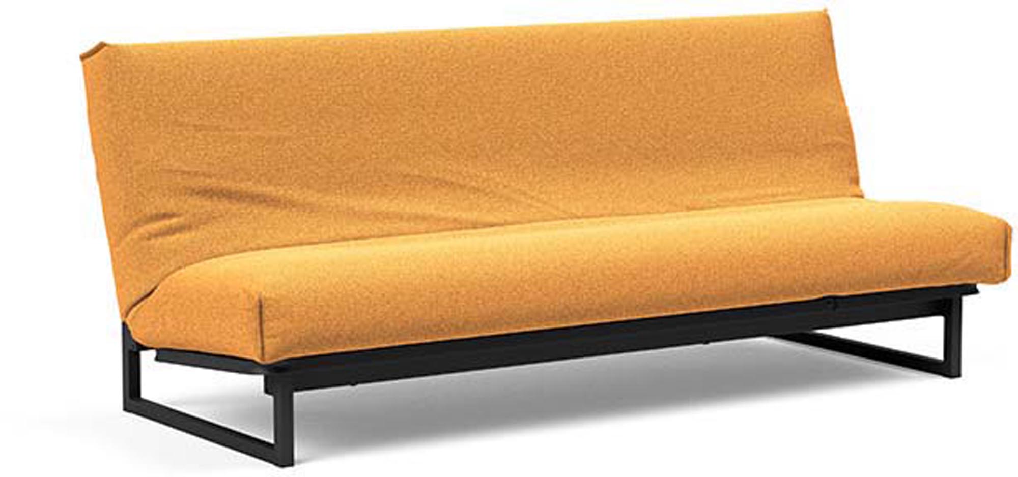 Erleben Sie das Fraction 120 Bettsofa Nordic Cover von Innovation Living: modernes Design, vielseitig einsetzbar und mit einer komfortablen Soft Spring-Matratze.
