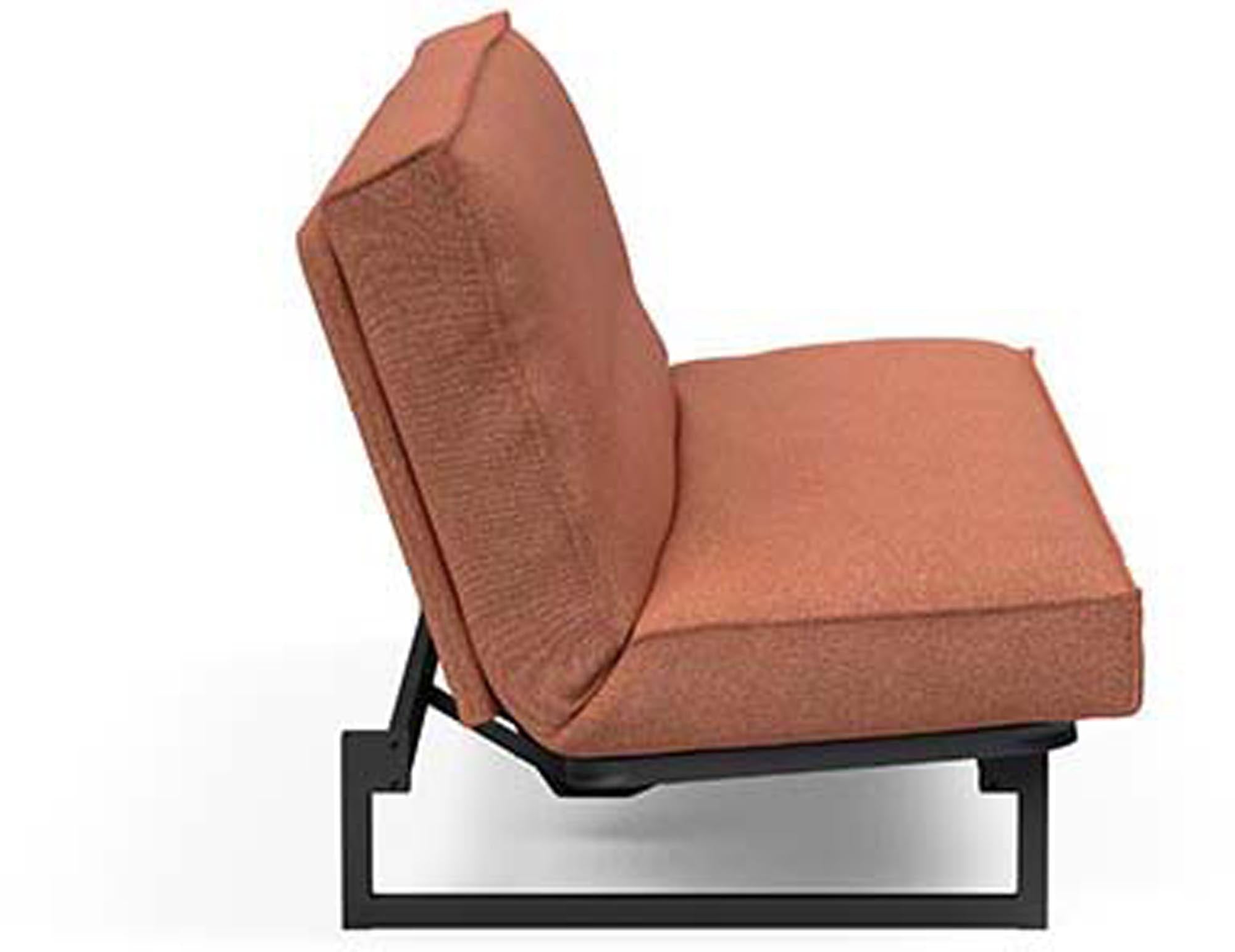 Erleben Sie das Fraction 120 Bettsofa Sharp Plus Cover von Innovation Living – eine perfekte Kombination aus modernem Stil und praktischer Vielseitigkeit.