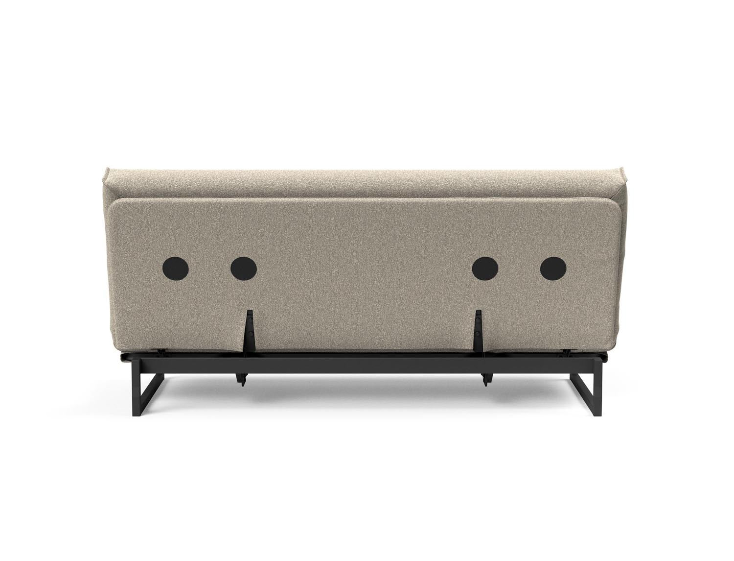 Erleben Sie das Fraction 140 Bettsofa mit Nordic Cover von Innovation Living: modernes Design, bequeme Soft Spring-Matratze, perfekt für kleine Räume.