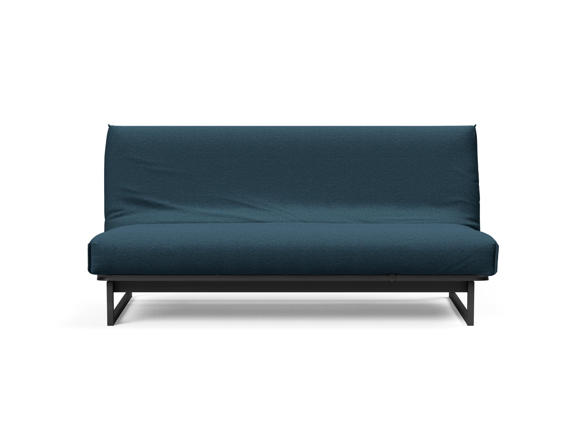 Entdecken Sie das Fraction 140 Bettsofa mit Nordic Cover von Innovation Living: stilvolles Design, komfortable Soft Spring-Matratze, ideal für kompakte Wohnräume.