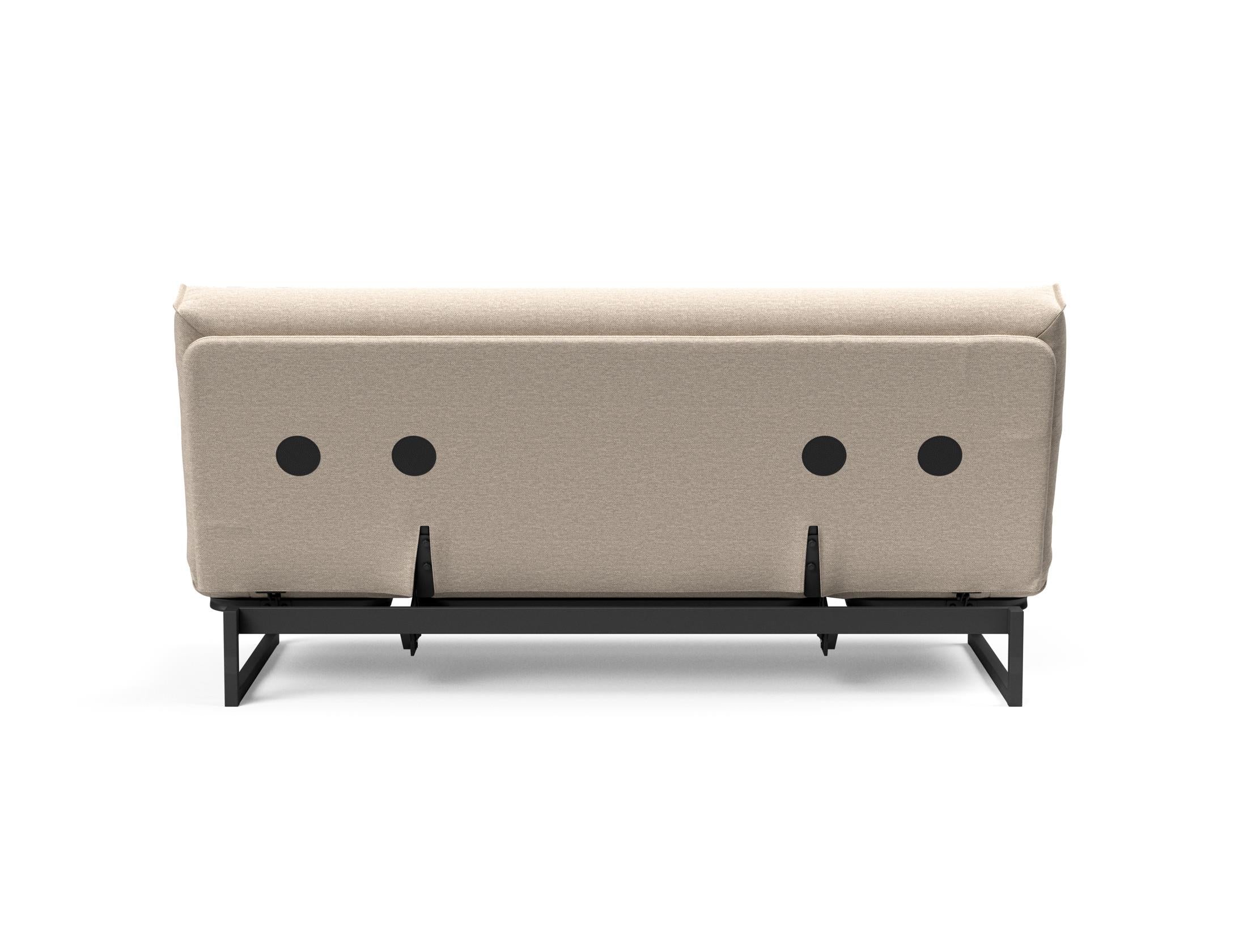 Erleben Sie das Fraction 140 Bettsofa mit Nordic Cover von Innovation Living: modernes Design, bequeme Soft Spring-Matratze, perfekt für kleine Räume.