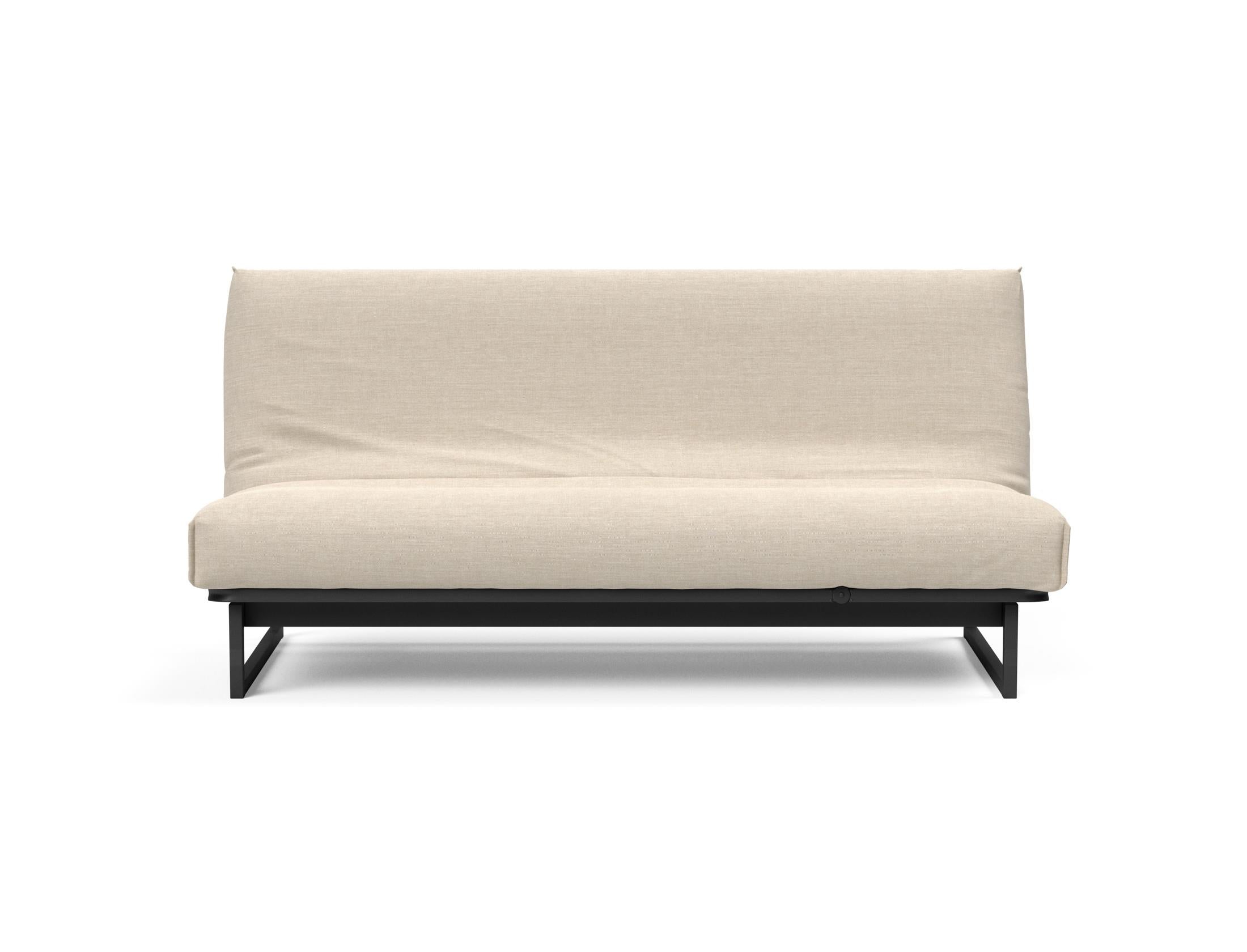 Entdecken Sie das Fraction 140 Bettsofa mit Nordic Cover von Innovation Living: stilvolles Design, komfortable Soft Spring-Matratze, ideal für kompakte Wohnräume.