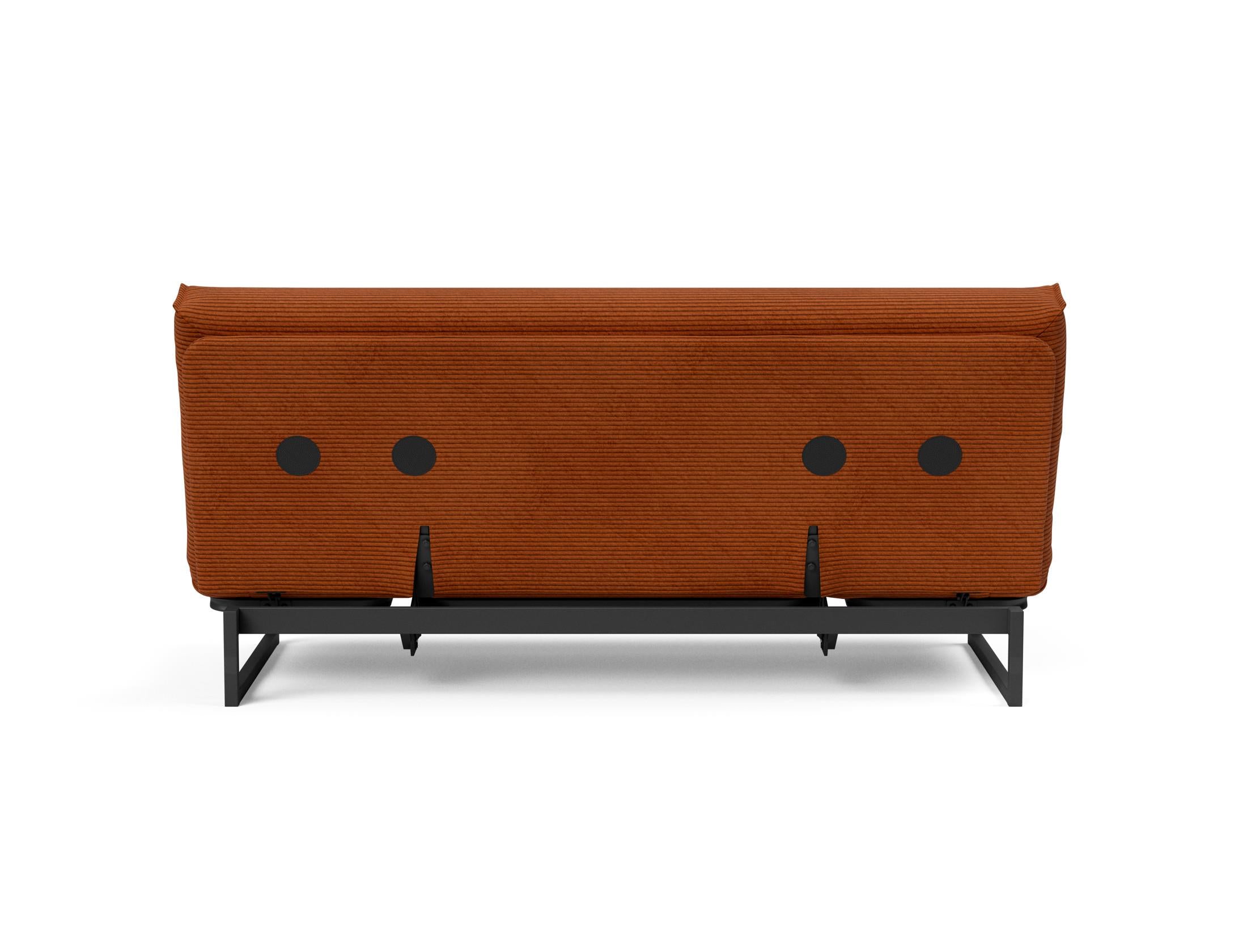 Entdecken Sie das Fraction 140 Bettsofa mit Nordic Cover von Innovation Living: stilvolles Design, komfortable Soft Spring-Matratze, ideal für kompakte Wohnräume.