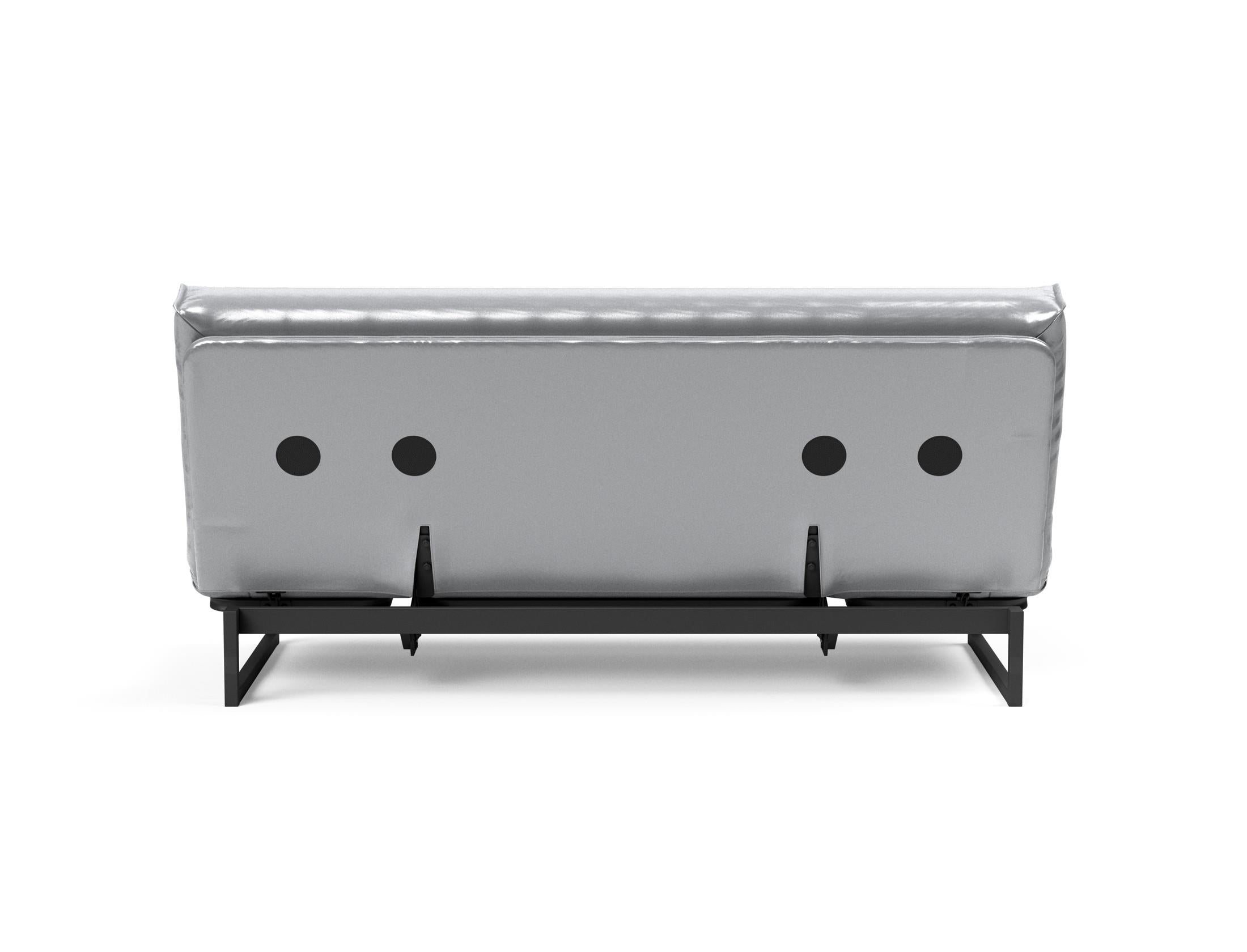 Entdecken Sie das Fraction 140 Bettsofa mit Nordic Cover von Innovation Living: stilvolles Design, komfortable Soft Spring-Matratze, ideal für kompakte Wohnräume.