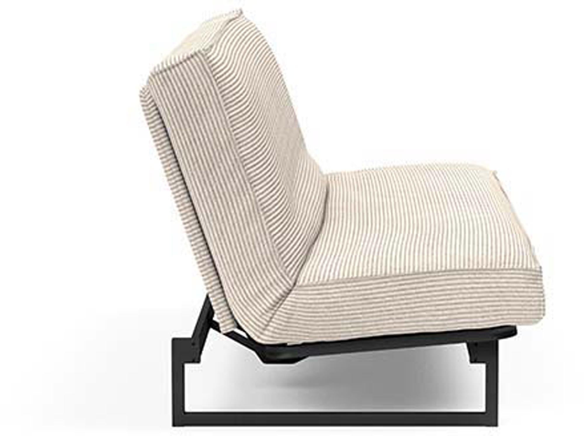 Erleben Sie das Fraction 140 Bettsofa Sharp Plus Cover von Innovation Living – eine stilvolle, funktionale Lösung für komfortables Sitzen und Schlafen.