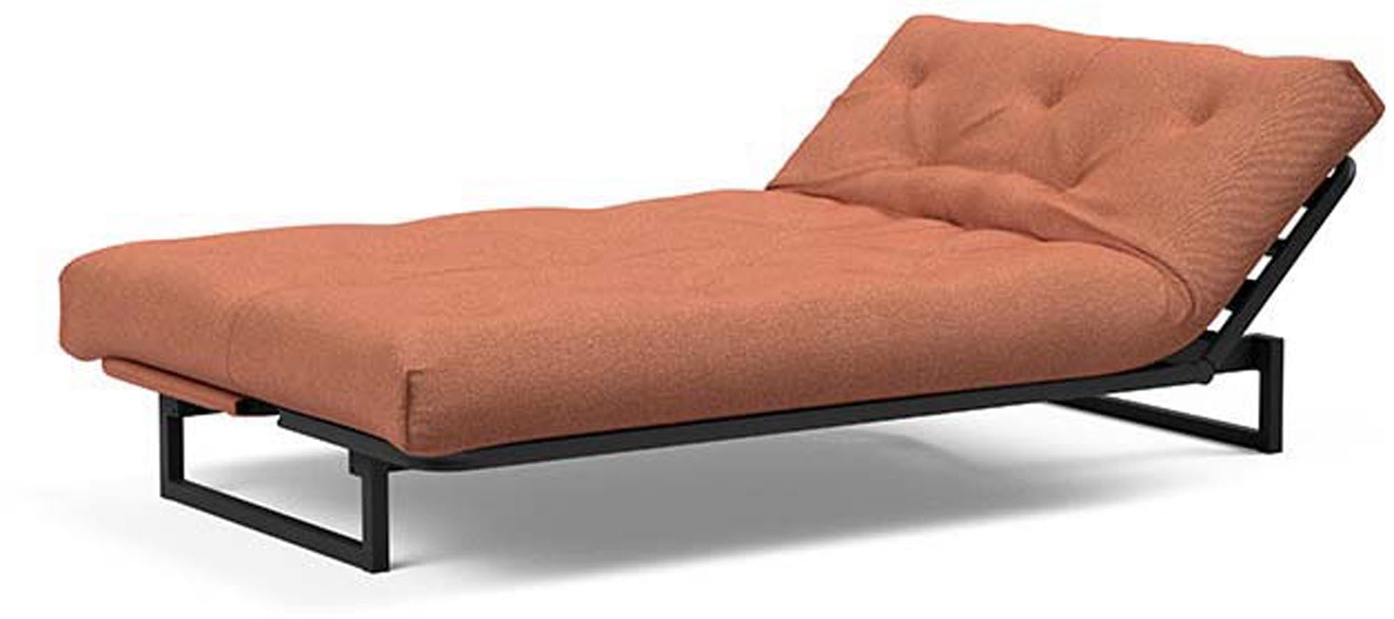 Erleben Sie das Fraction 120 Bettsofa Nordic: Flexibles Sofa mit hochwertiger Matratze, ideal für Übernachtungsgäste und stilvolle Einrichtung.