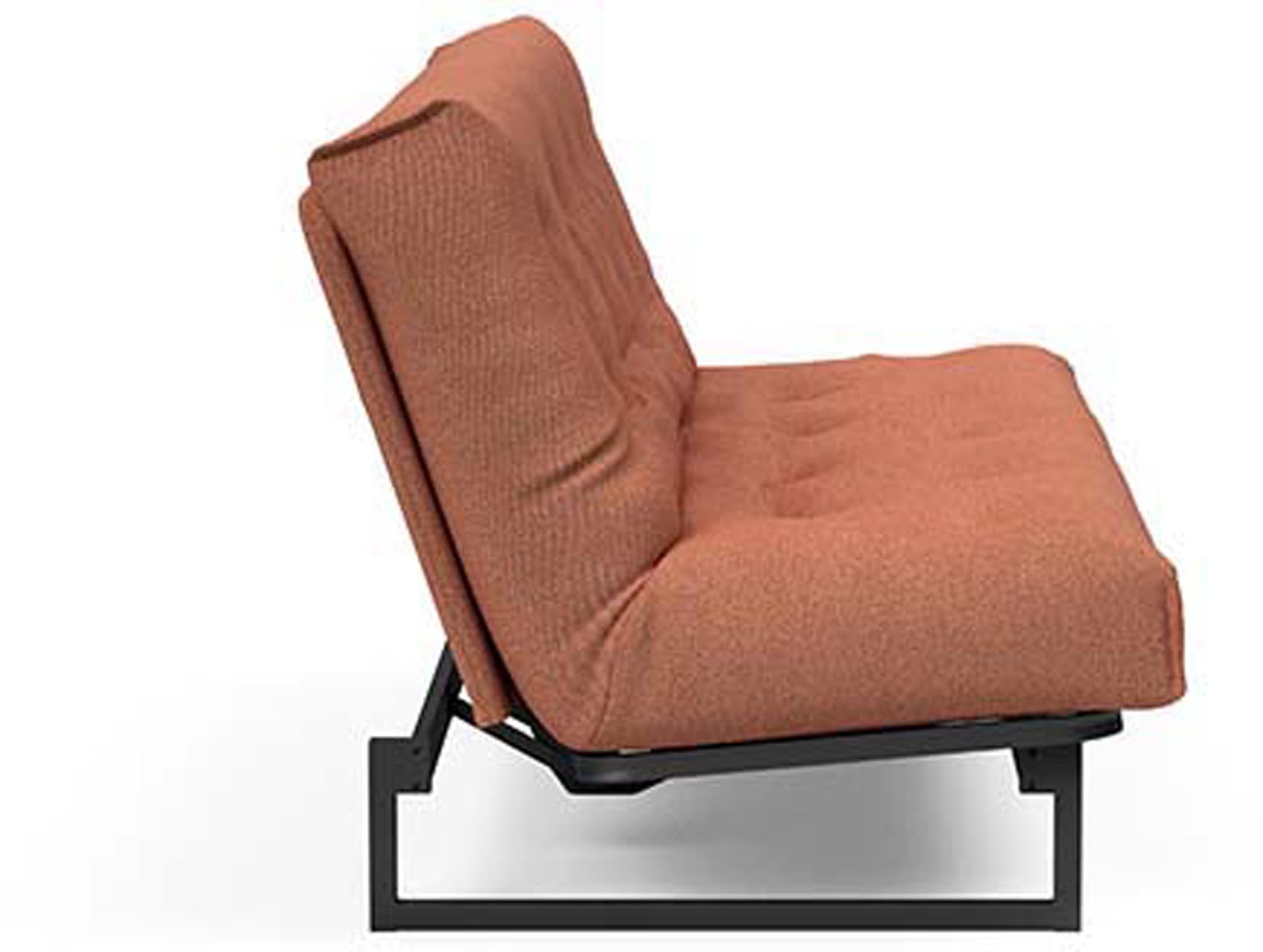 Fraction 140 Bettsofa Nordic von Innovation Living: Elegantes, funktionales Sofa, das sich schnell in ein gemütliches Bett verwandelt und ideal für kleine Räume ist.