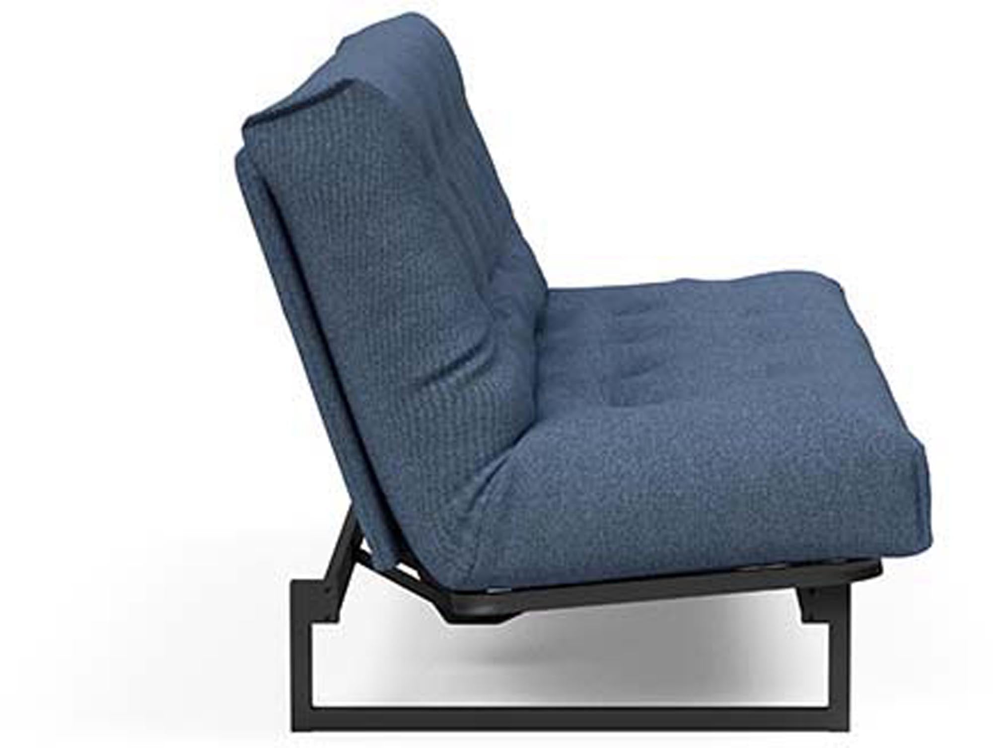 Fraction 140 Bettsofa Nordic von Innovation Living: Elegantes, funktionales Sofa, das sich schnell in ein gemütliches Bett verwandelt und ideal für kleine Räume ist.