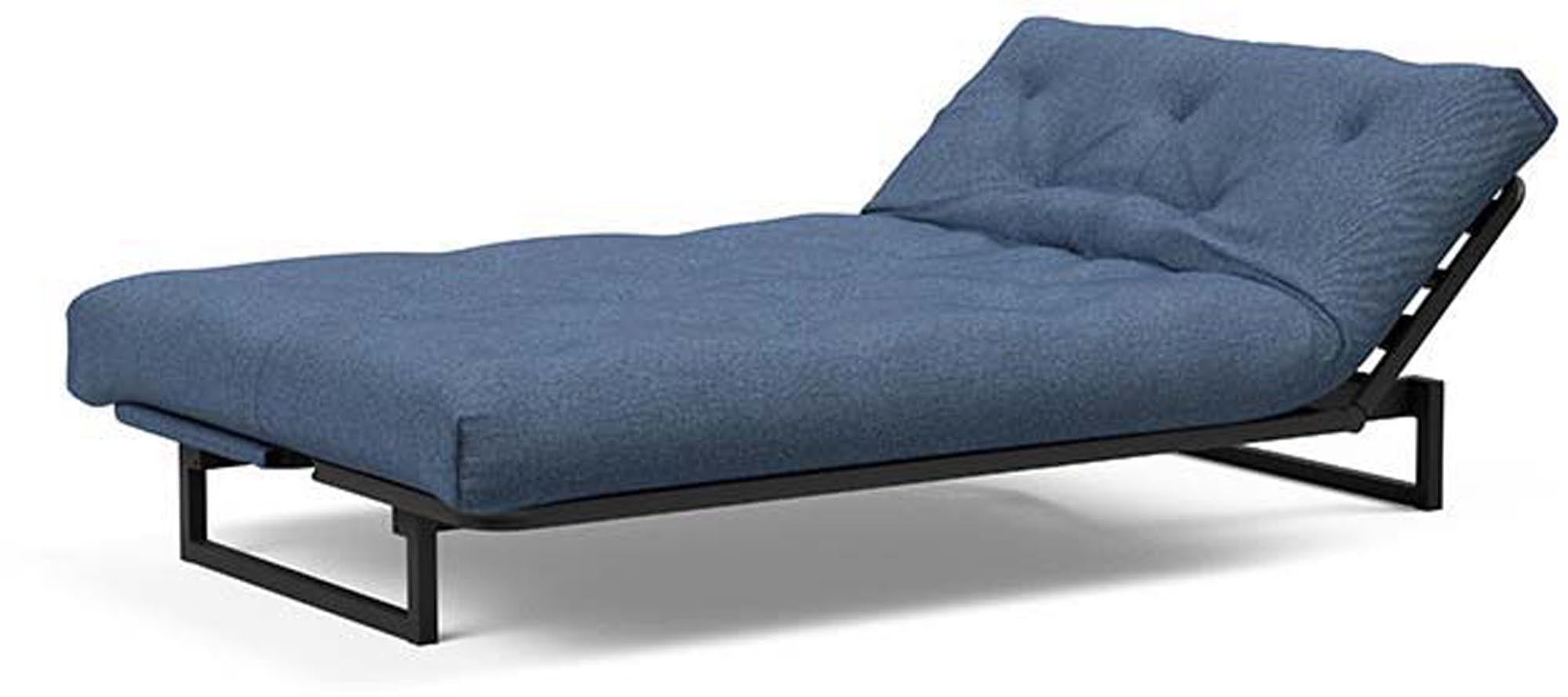 Erleben Sie das Fraction 120 Bettsofa Nordic von Innovation Living – ein elegantes, funktionales Sofa, das sich mühelos in ein bequemes Bett verwandelt.
