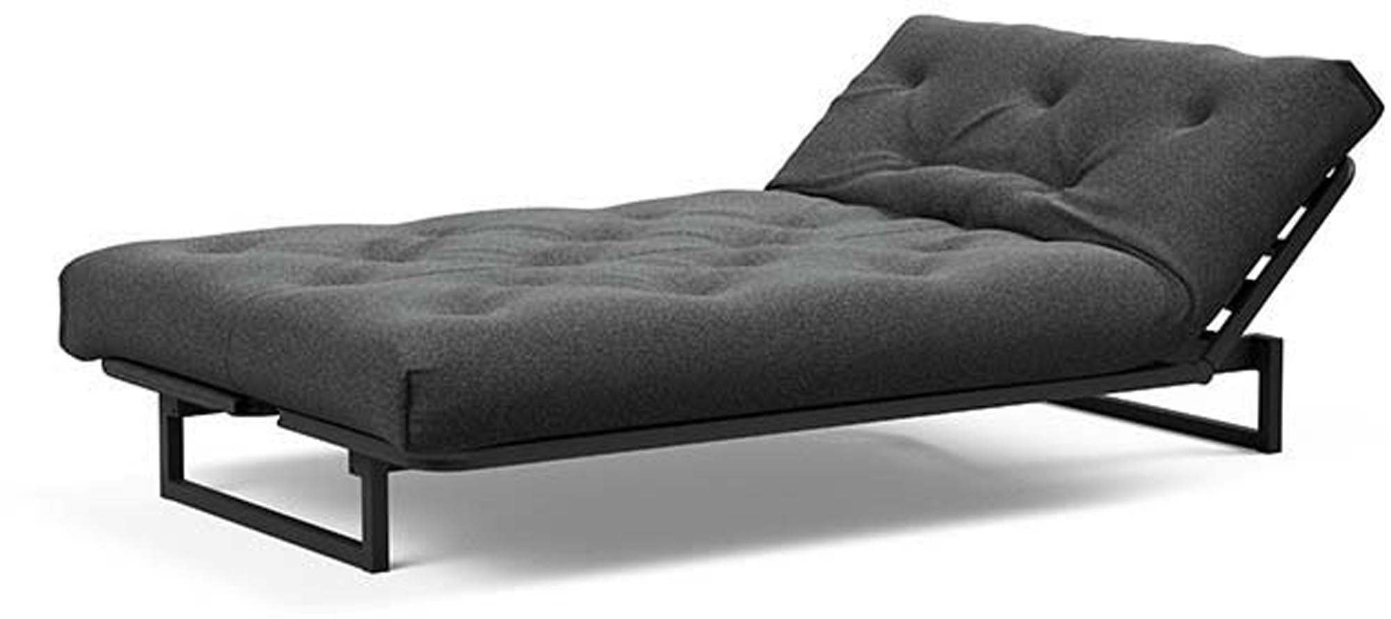Erleben Sie das Fraction 120 Bettsofa Nordic von Innovation Living – ein elegantes, funktionales Sofa, das sich mühelos in ein bequemes Bett verwandelt.