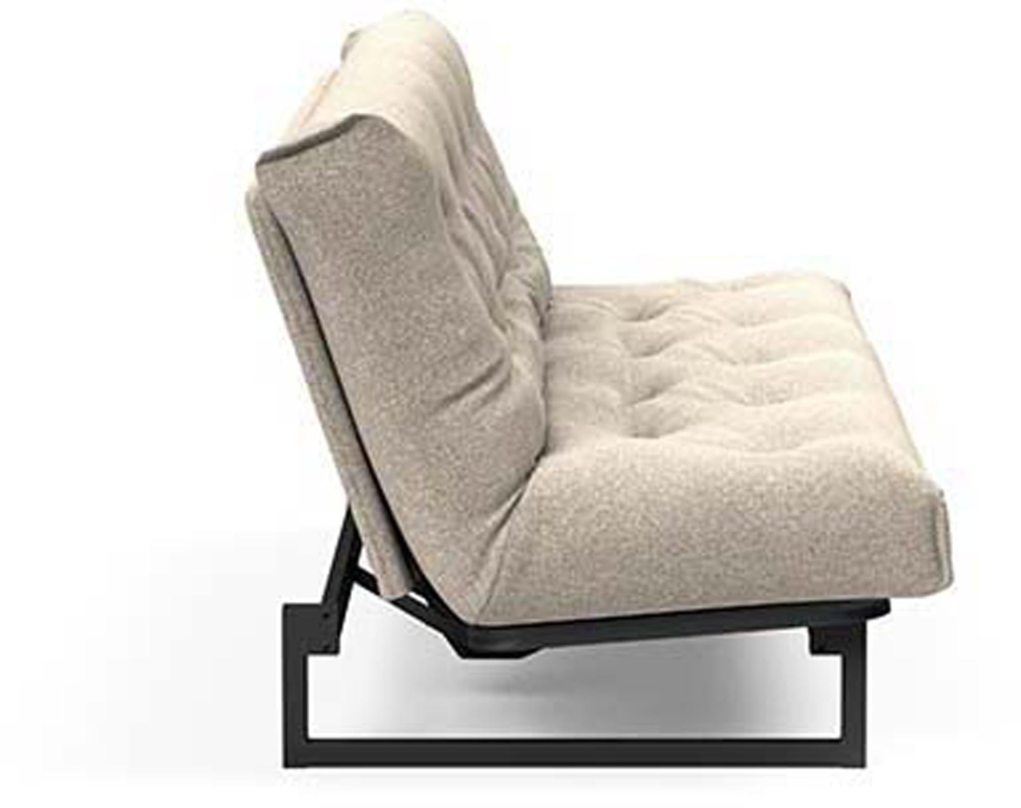 Erleben Sie das Fraction 120 Bettsofa Nordic von Innovation Living – eine perfekte Kombination aus Funktionalität und modernem skandinavischen Stil für Ihr Zuhause.