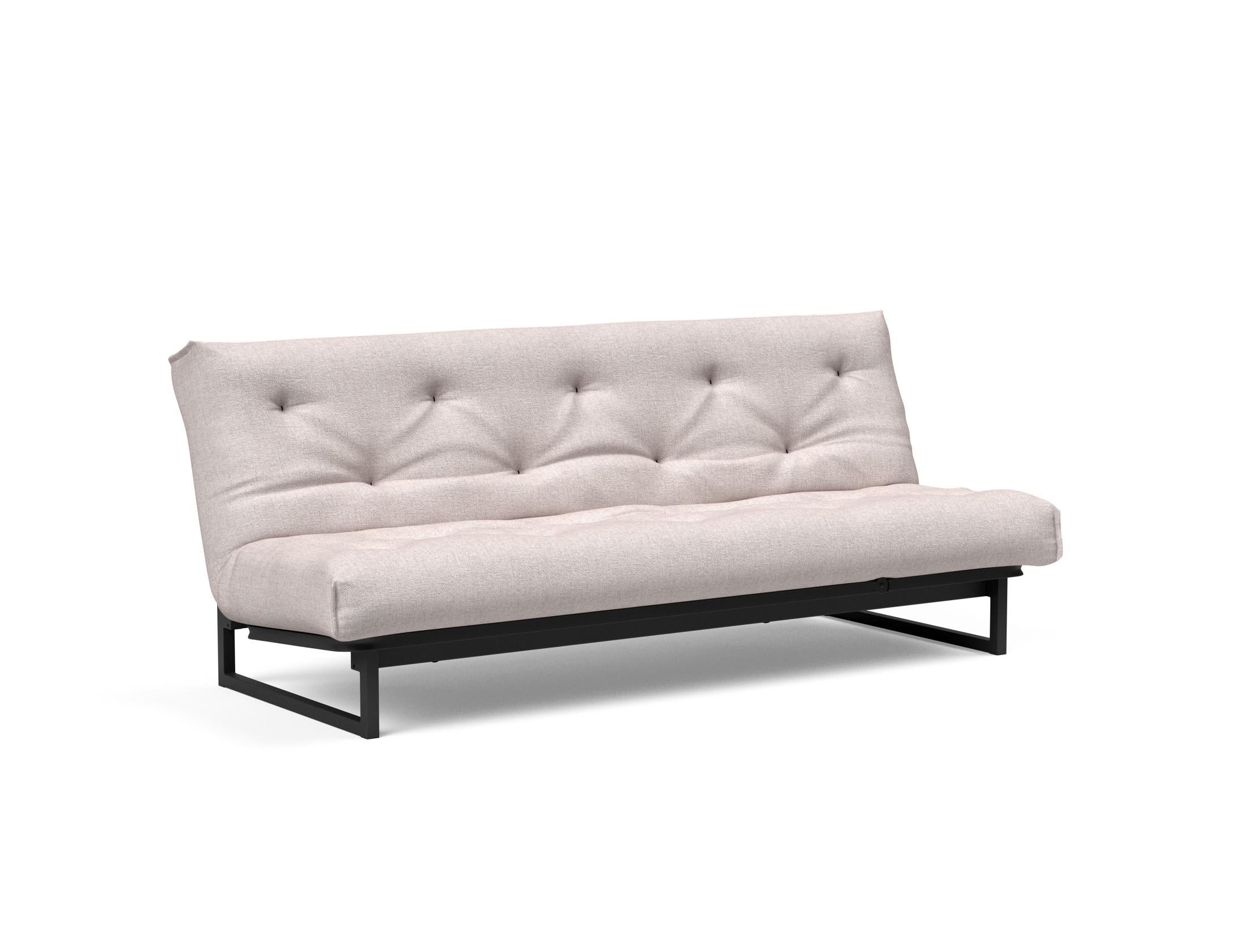 Fraction 120 Bettsofa Nordic Soft Spring: modernes skandinavisches Design, ideal für kompakte Räume, bietet hohen Sitzkomfort und eine praktische Schlafgelegenheit.