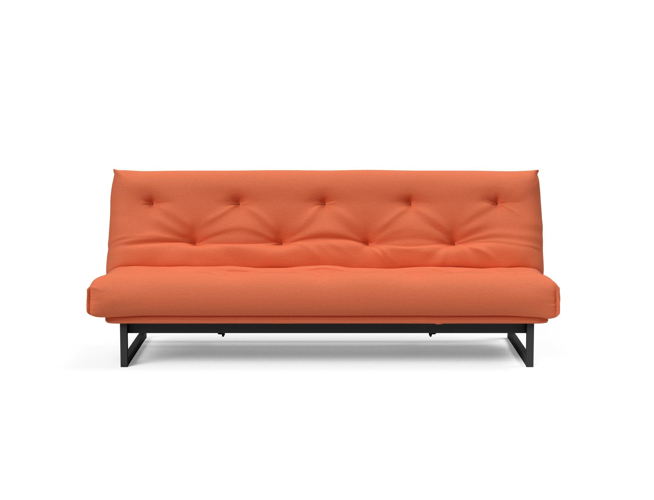 Fraction 120 Bettsofa Nordic: Elegantes Design trifft auf höchsten Komfort. Perfekt für kleine Räume und vielseitige Nutzung als Sofa oder Bett.