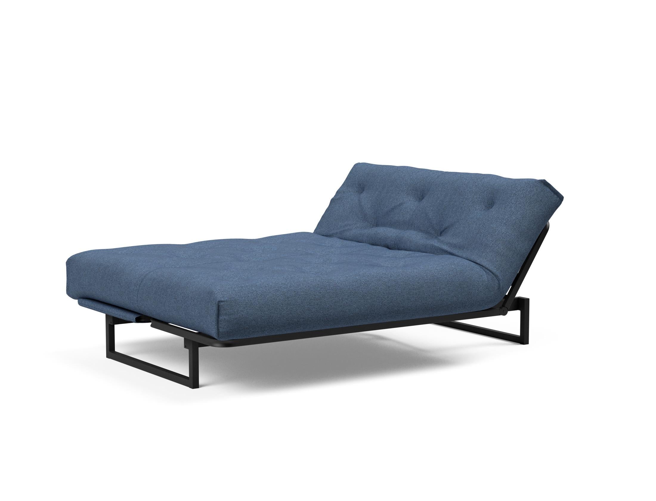 Fraction 140 Bettsofa Nordic: Elegantes, funktionales Sofa für kleine Räume, vereint skandinavisches Design mit optimalem Schlafkomfort und flexibler Nutzung.
