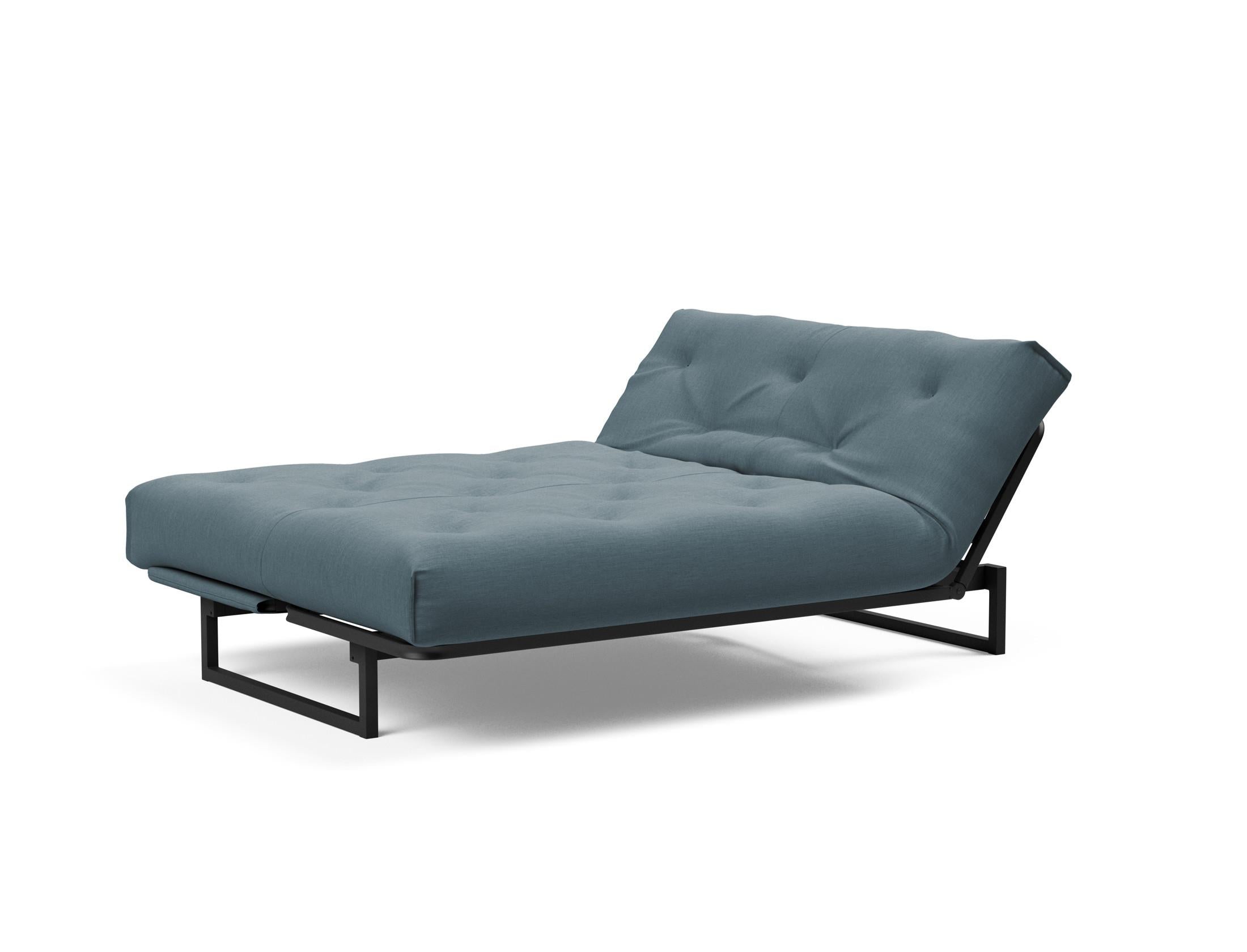 Fraction 140 Bettsofa Nordic: Elegantes, funktionales Sofa für kleine Räume, vereint skandinavisches Design mit optimalem Schlafkomfort und flexibler Nutzung.