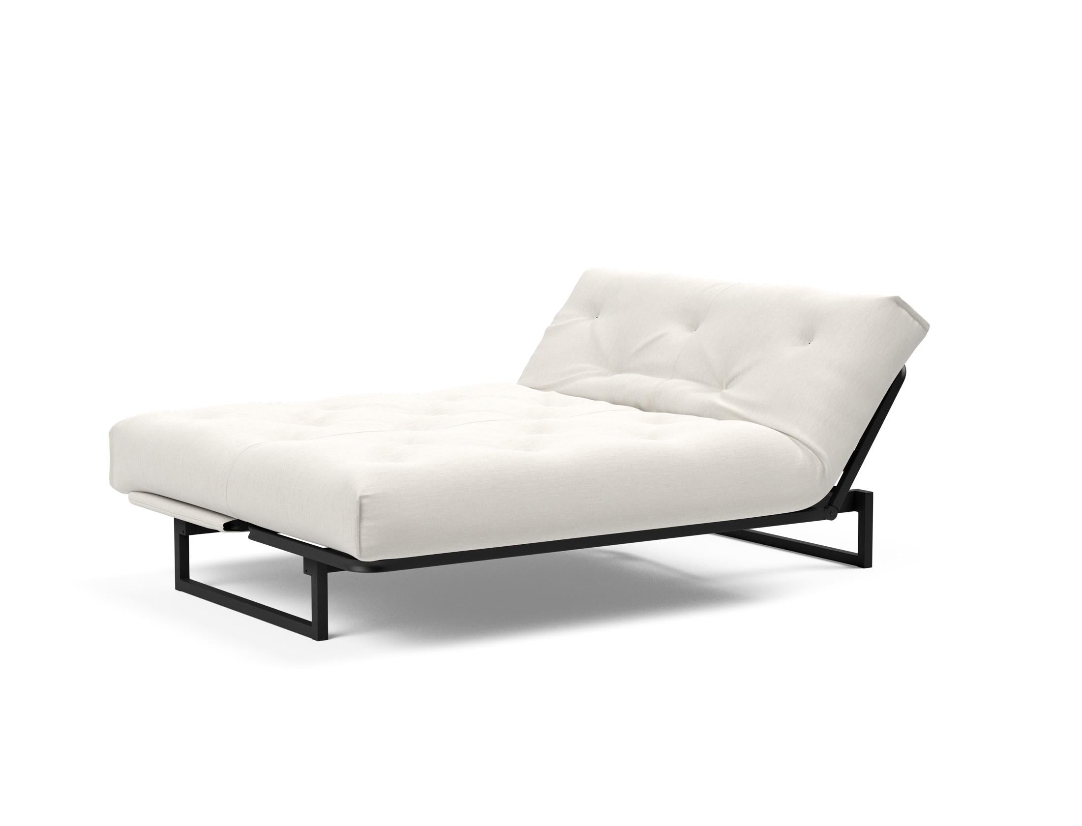 Fraction 140 Bettsofa Nordic: Elegantes, funktionales Sofa für kleine Räume, vereint skandinavisches Design mit optimalem Schlafkomfort und flexibler Nutzung.