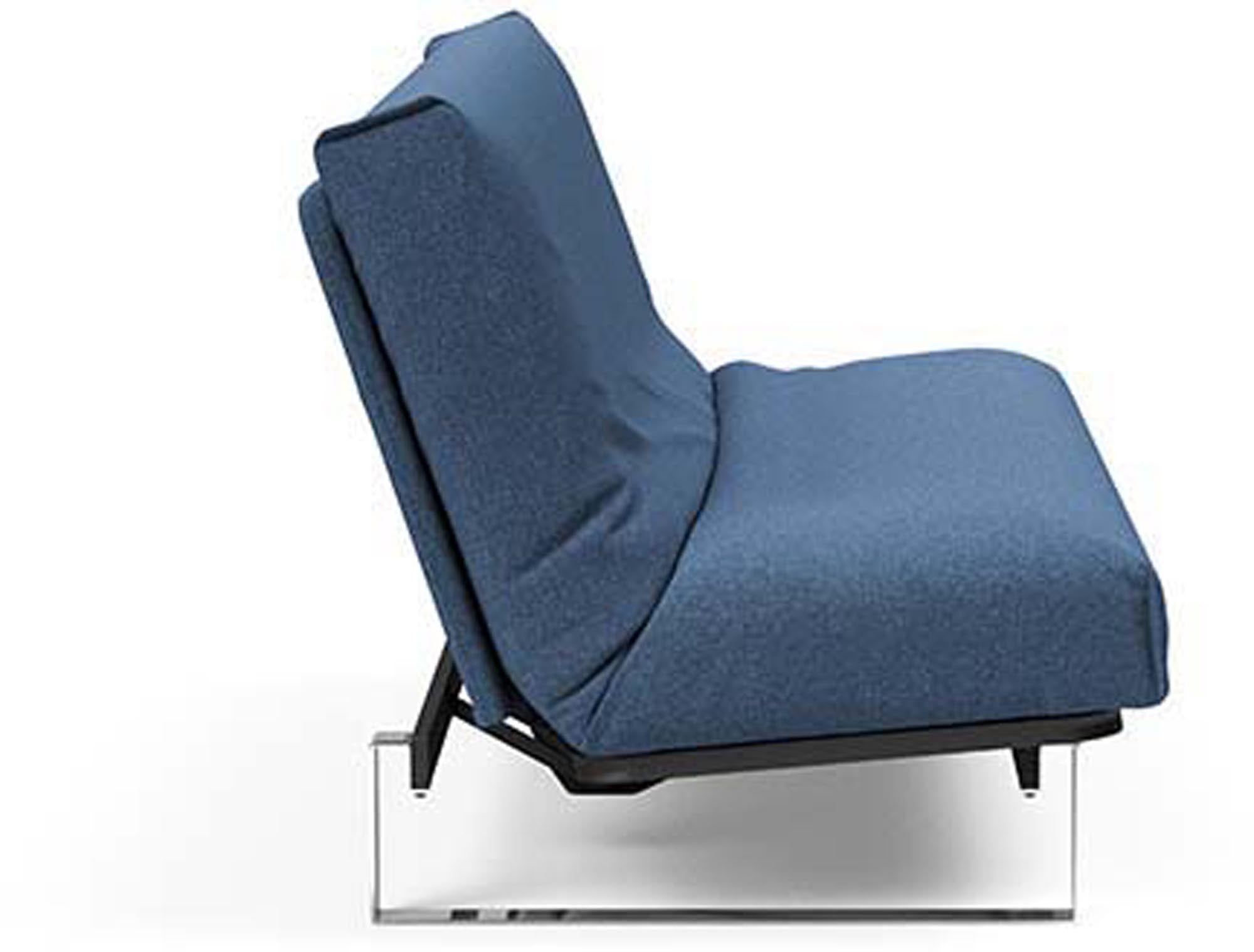 Entdecken Sie das Minimum Bettsofa 140 Nordic Cover von Innovation Living – stilvolles skandinavisches Design trifft auf vielseitige Nutzung und hohen Schlafkomfort.