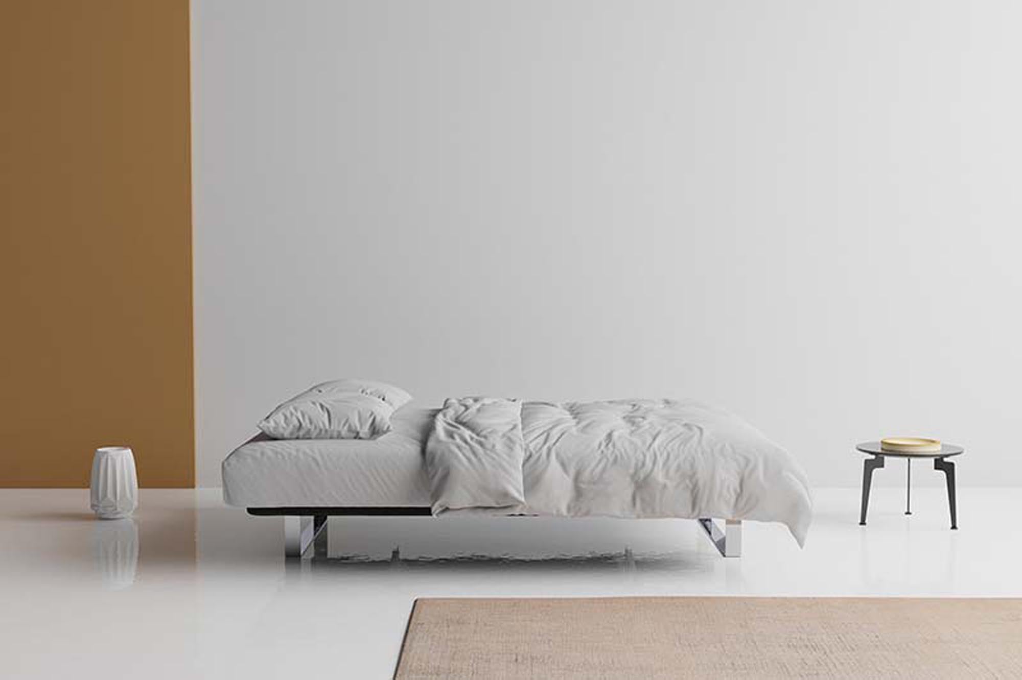 Entdecken Sie das Minimum Bettsofa 140 Nordic von Innovation Living: stilvolles skandinavisches Design, perfekt für platzsparende Lösungen und vielseitige Einsätze.