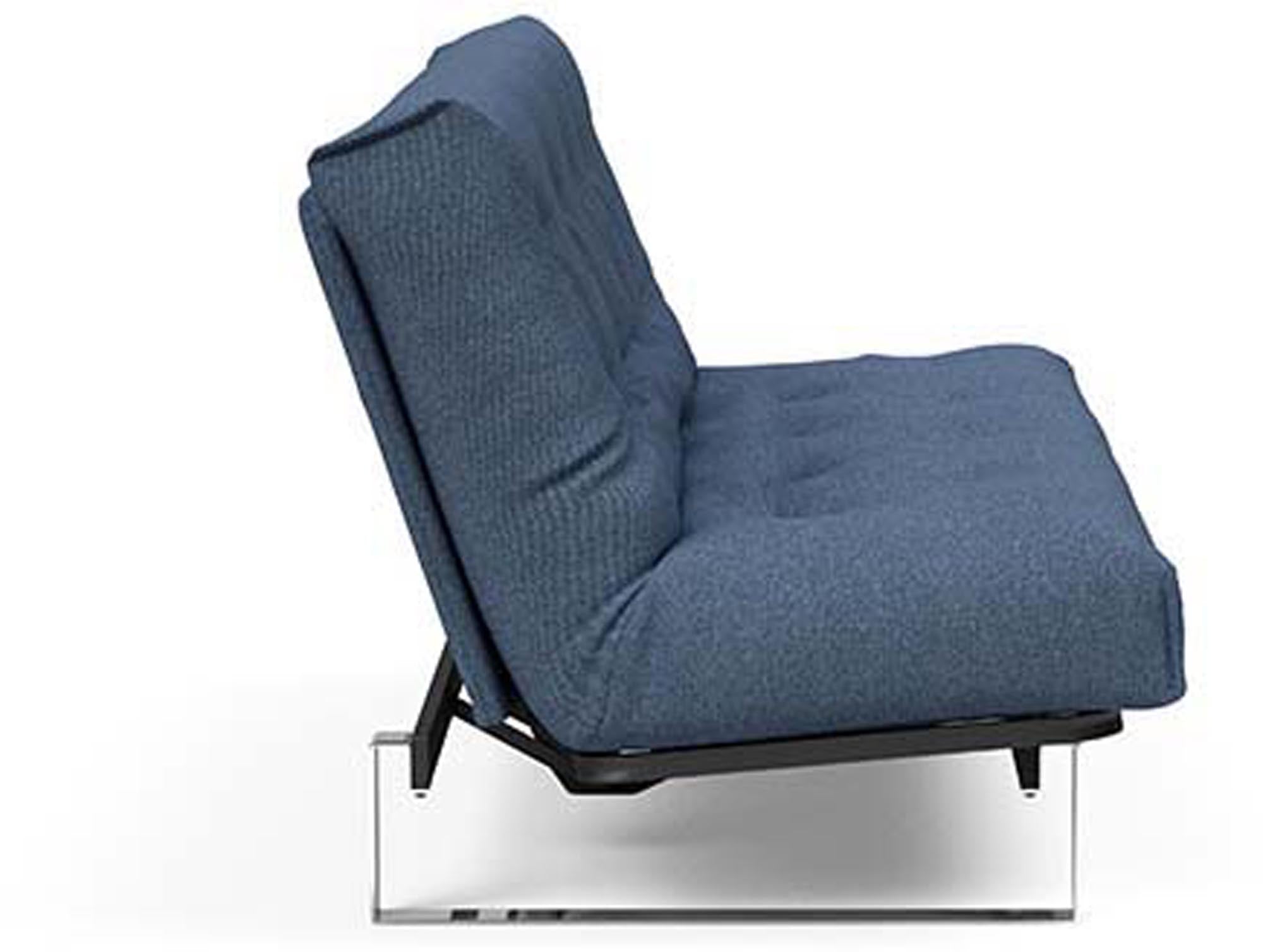 Entdecken Sie das Minimum Bettsofa 140 Nordic von Innovation Living: stilvolles skandinavisches Design, perfekt für platzsparende Lösungen und vielseitige Einsätze.