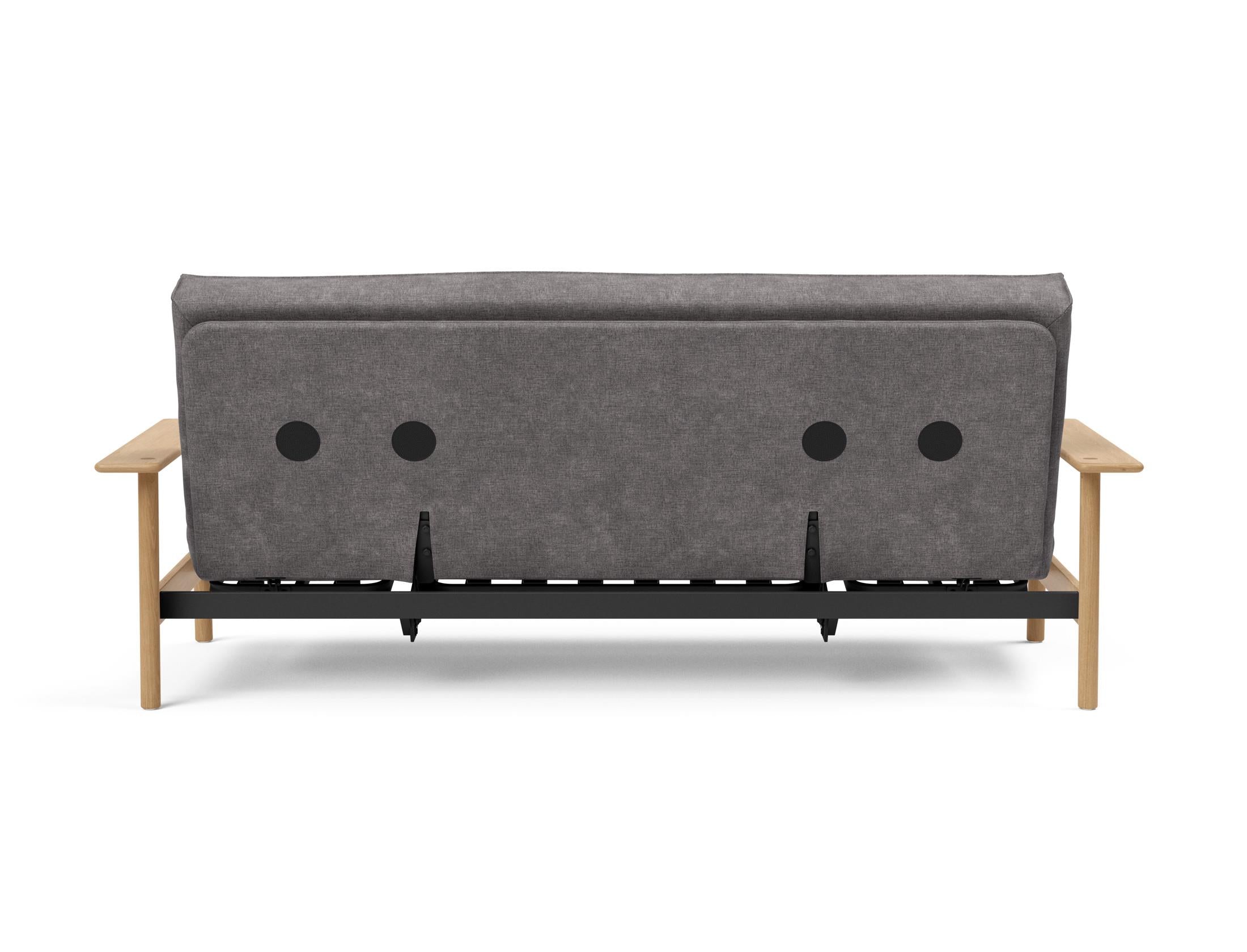 Entdecken Sie das Balder Bettsofa 140 Sharp Plus Cover Soft Spring von Innovation Living – ein stilvolles Schlafsofa, das skandinavisches Design mit optimalem Komfort vereint.
