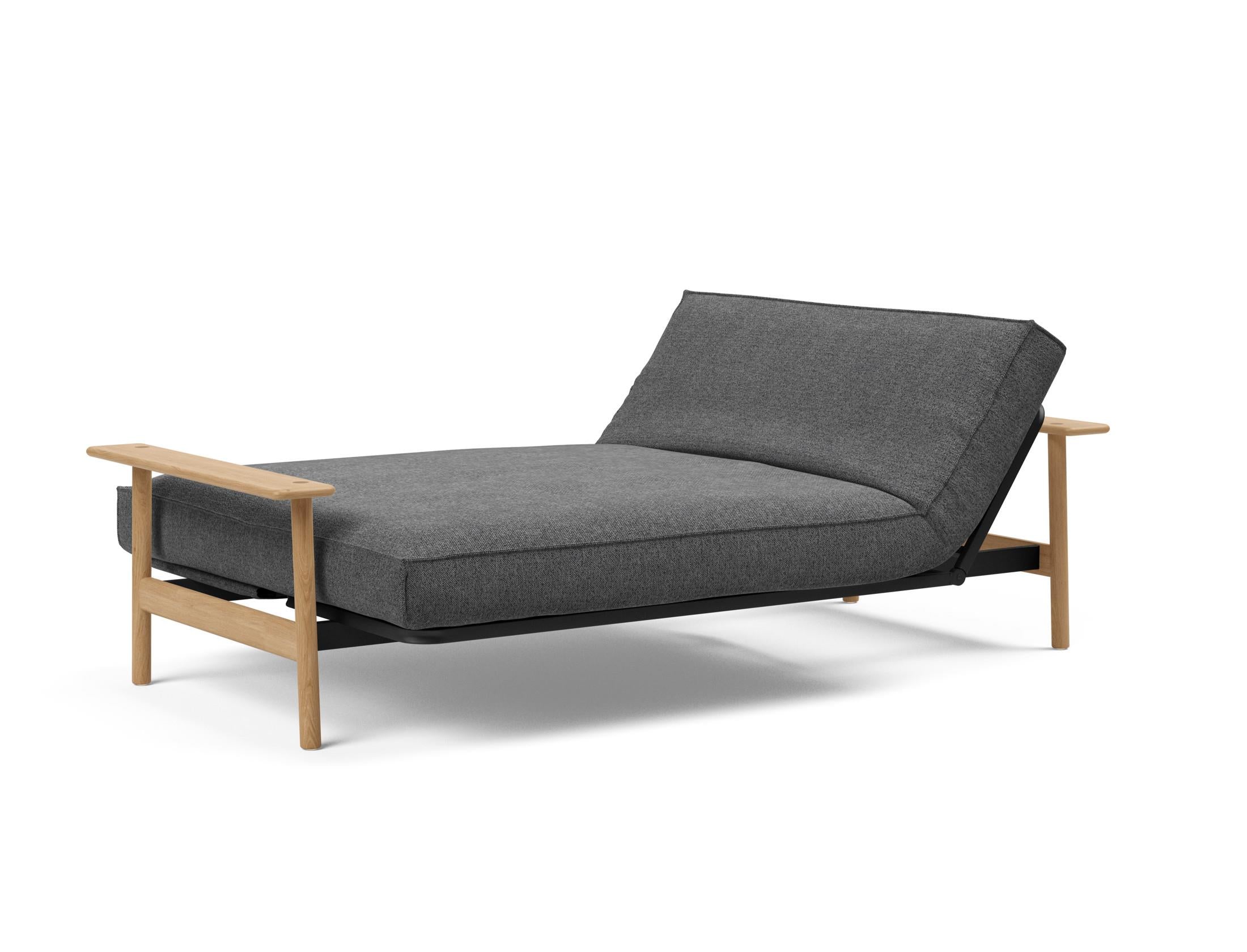 Entdecken Sie das Balder Bettsofa 140 Sharp Plus Cover Soft Spring von Innovation Living – eine perfekte Kombination aus skandinavischem Stil, Funktionalität und hohem Schlafkomfort.