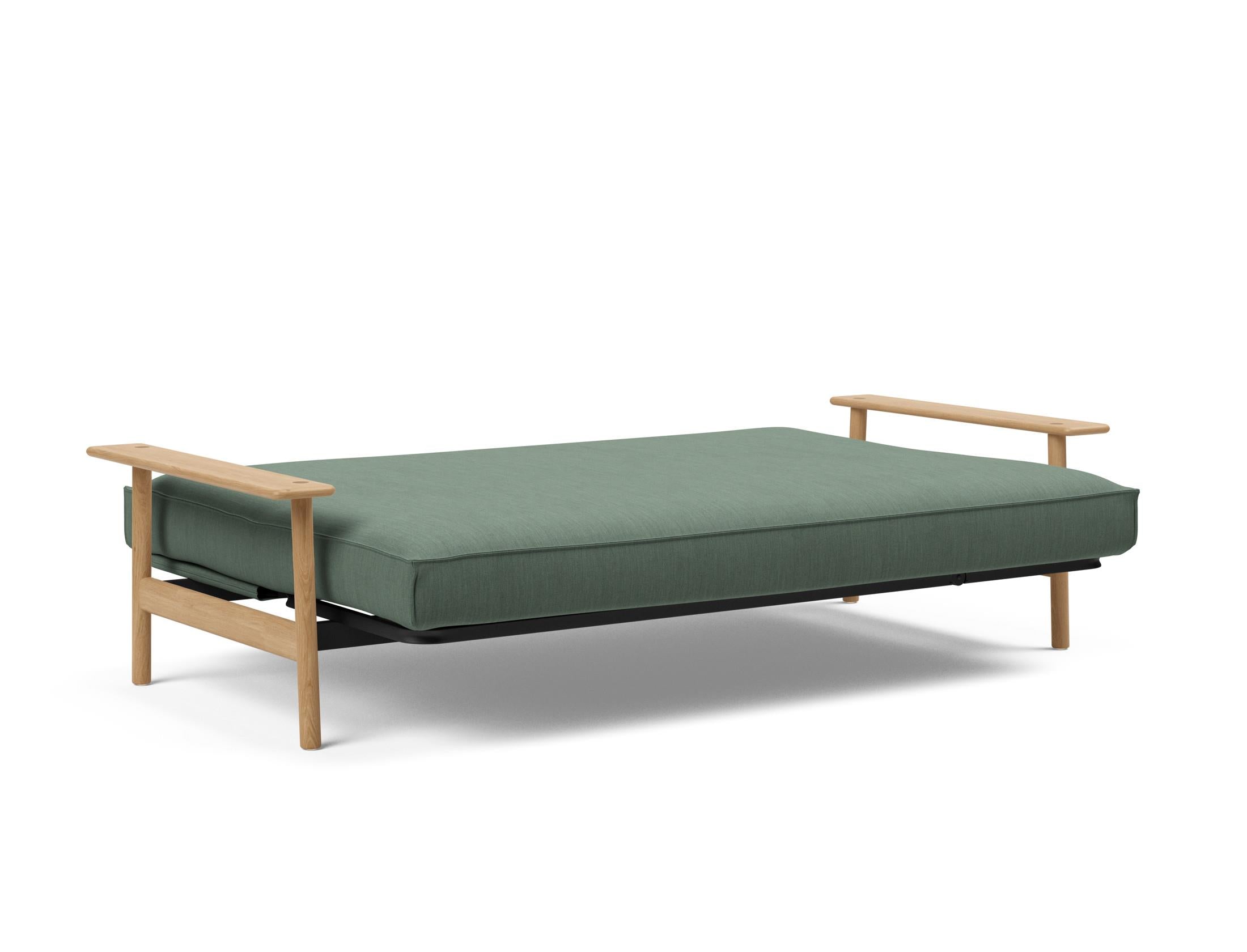 Entdecken Sie das Balder Bettsofa 140 Sharp Plus Cover Soft Spring von Innovation Living – skandinavisches Design trifft auf vielseitigen Komfort und Funktionalität.