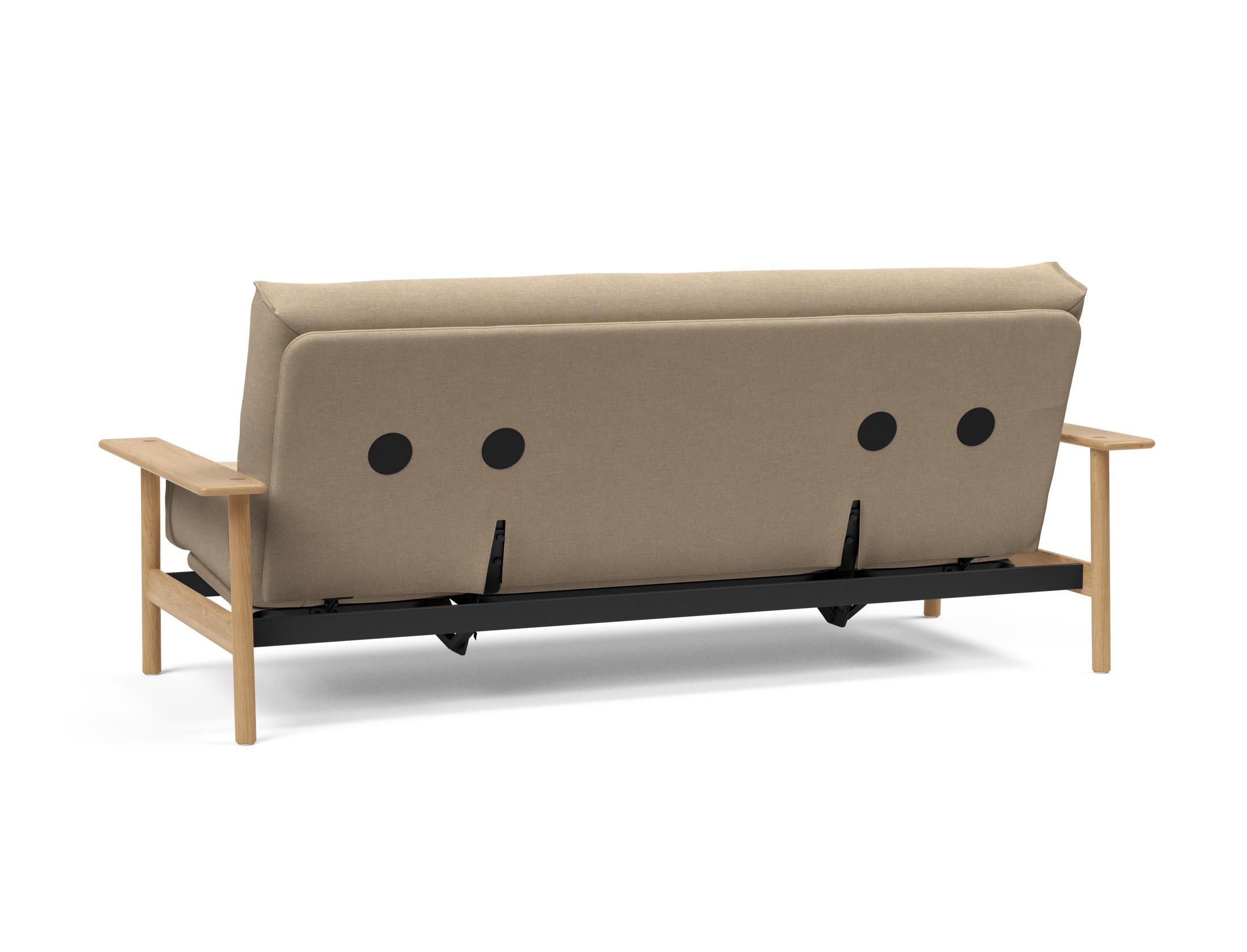 Entdecken Sie das Balder Bettsofa 140 Nordic: Elegantes Design, flexible Nutzung und eine luxuriöse Matratze für optimalen Schlafkomfort.