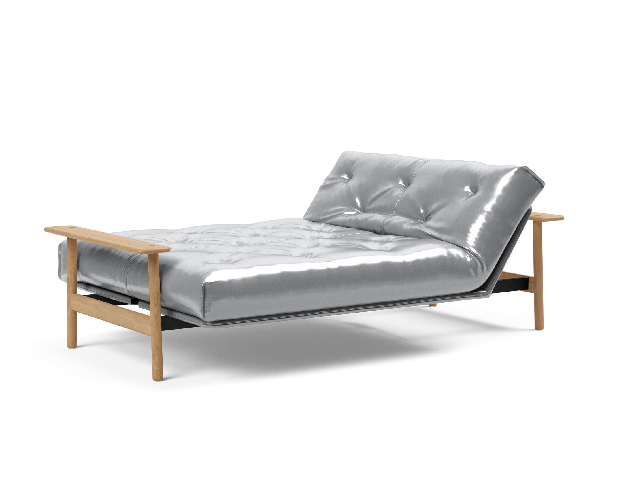 Entdecken Sie das Balder Bettsofa 140 Nordic: Elegantes Design, flexible Nutzung und eine luxuriöse Matratze für optimalen Schlafkomfort.