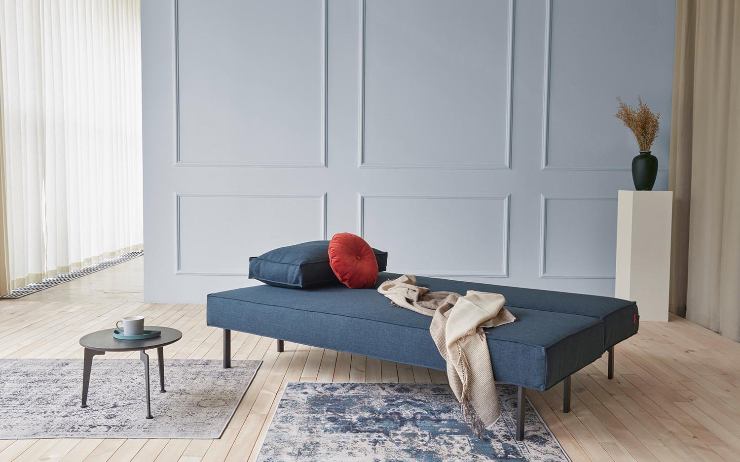 Das Sly Schlafsofa von Innovation Living vereint modernes Design mit Funktionalität – ideal für kleine Räume und gemütliche Nächte.