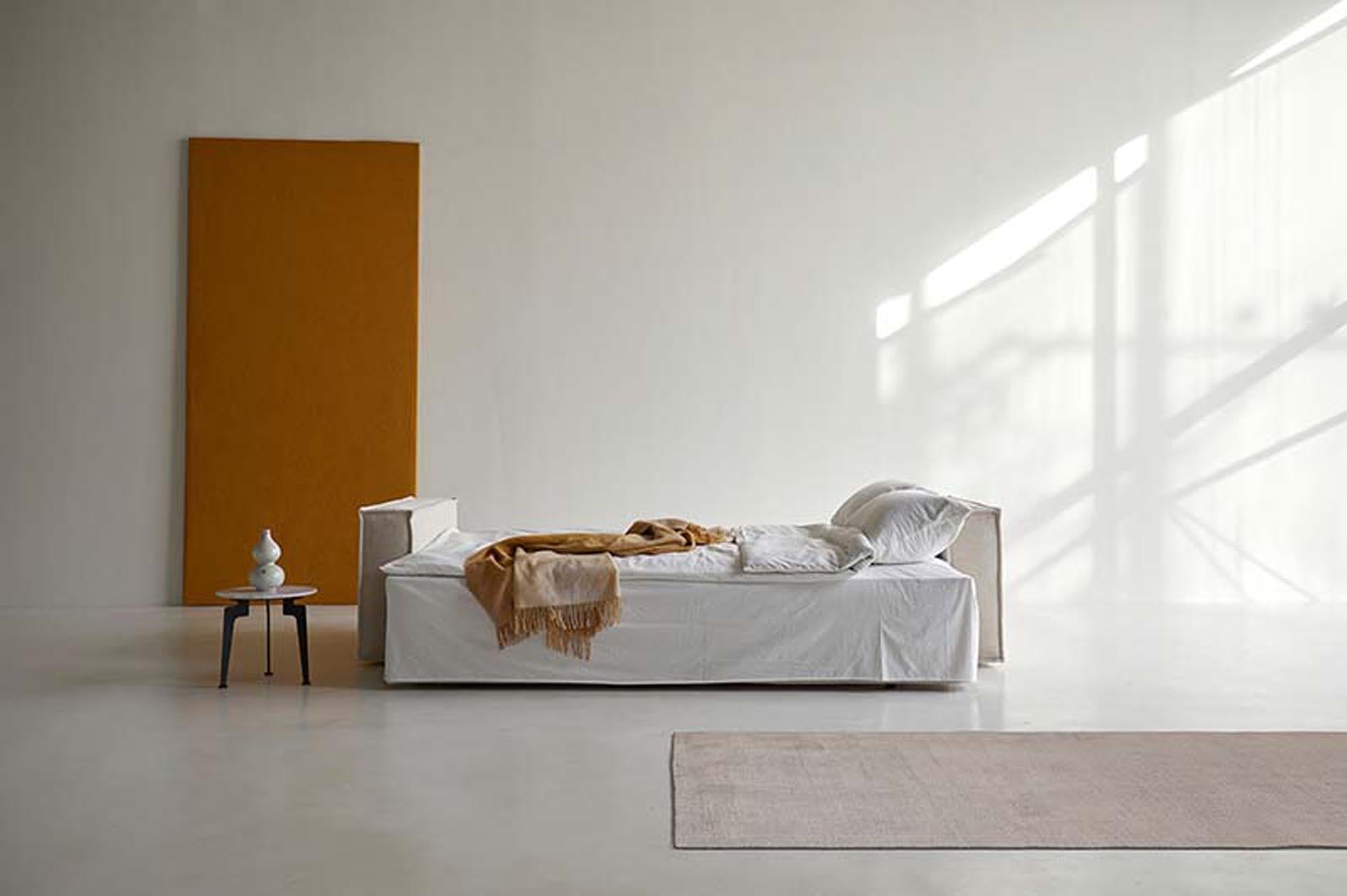 Entdecken Sie das Newilla Bettsofa von Innovation Living: stilvolles Design, hohe Funktionalität und praktischer Stauraum für Ihr Zuhause.