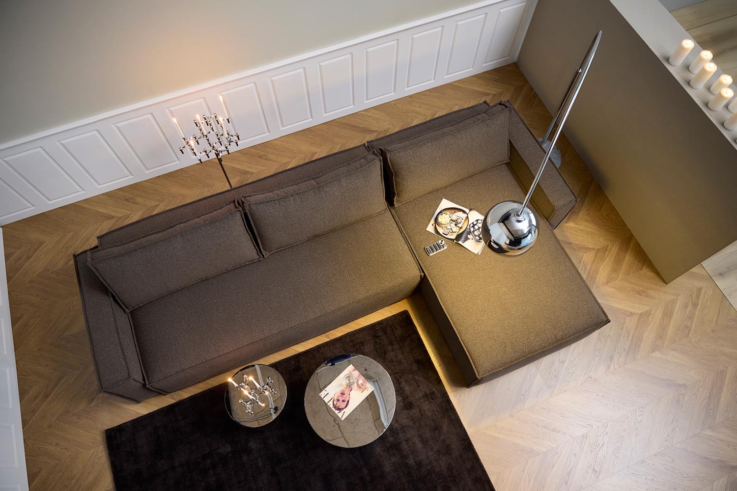 Erleben Sie das vielseitige Newilla Bettsofa mit Lounger von Innovation Living – ideal für kleine Räume, mit hohem Komfort und praktischem Stauraum!