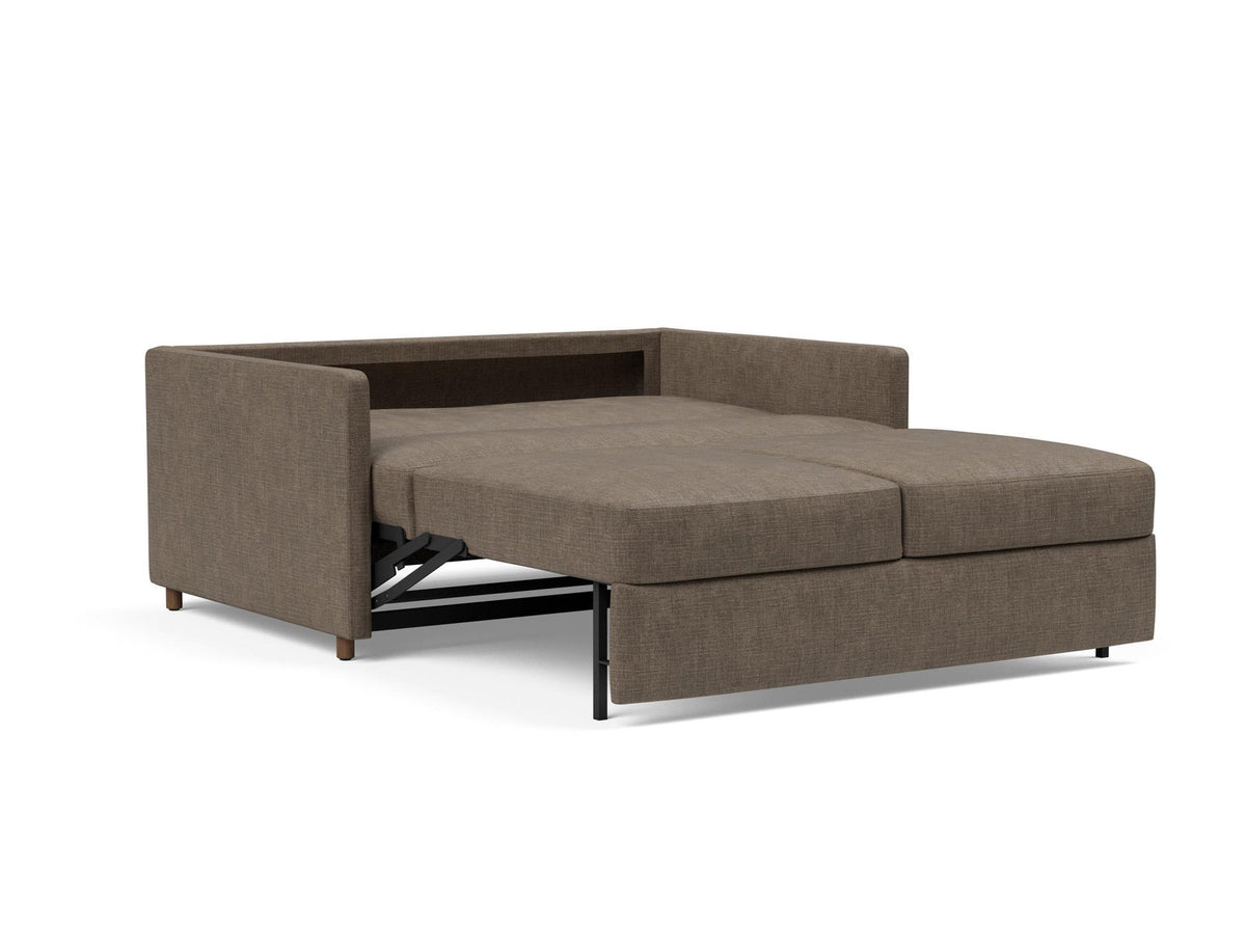Neah 140 Schlafsofa mit Slim Armlehnen in 411 Esina Cedar Brown präsentiert im Onlineshop von KAQTU Design AG. Bettsofa ist von Innovation Living