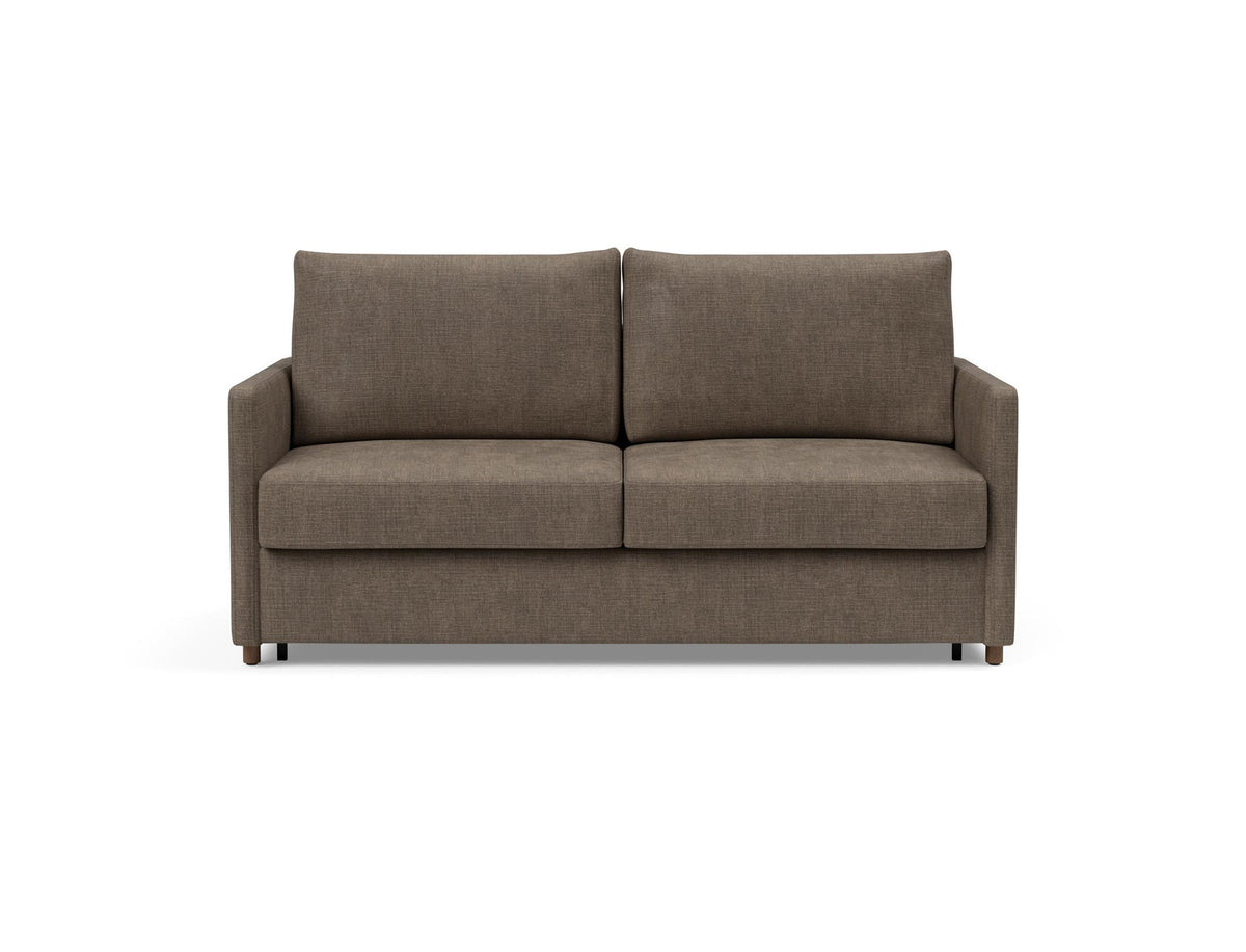 Neah 140 Schlafsofa mit Slim Armlehnen in 411 Esina Cedar Brown präsentiert im Onlineshop von KAQTU Design AG. Bettsofa ist von Innovation Living