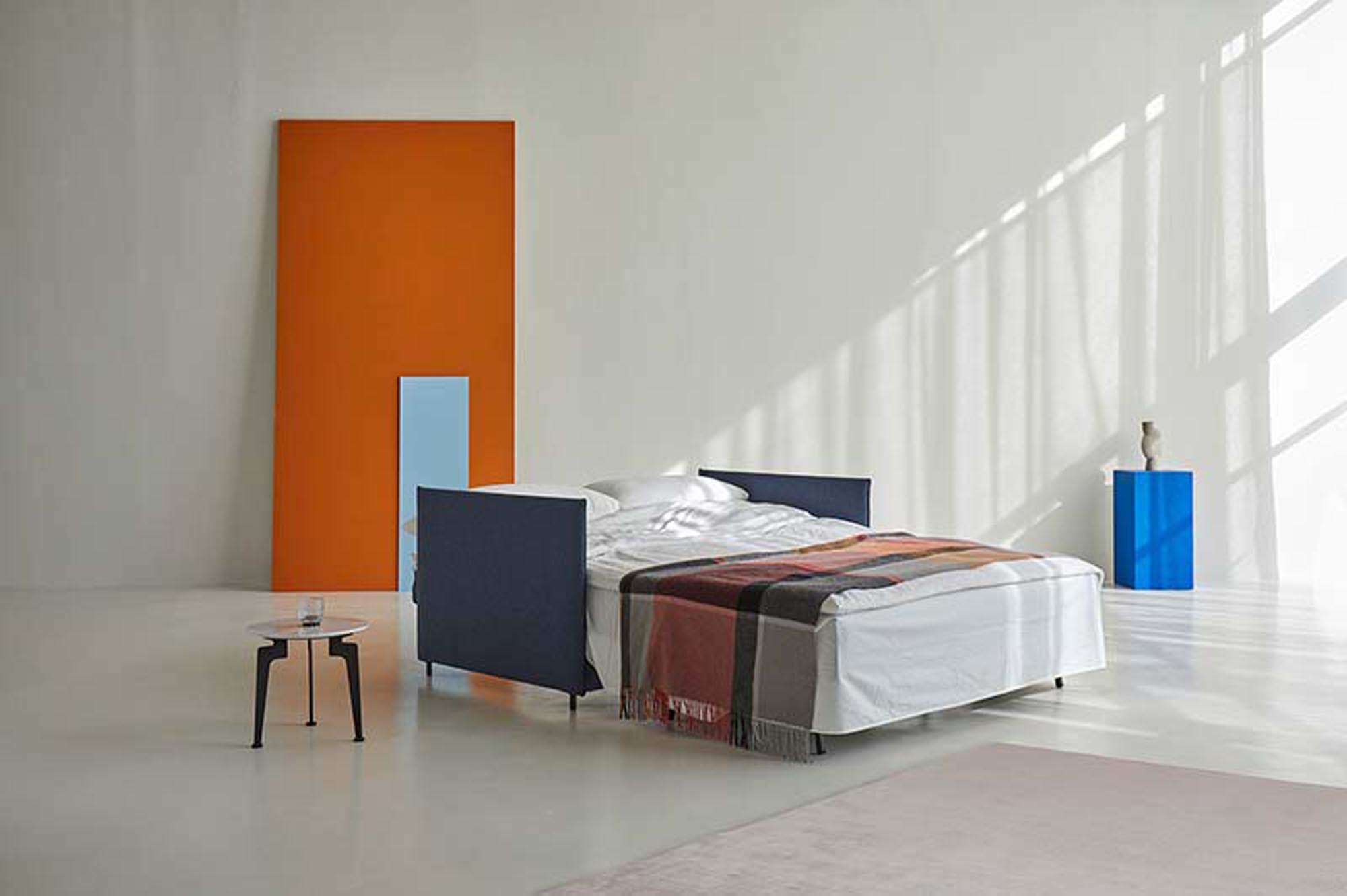 Entdecken Sie das Luoma Bettsofa von Innovation Living: stilvolles, funktionales Design, ideal für kleine Räume und Gästeübernachtungen.