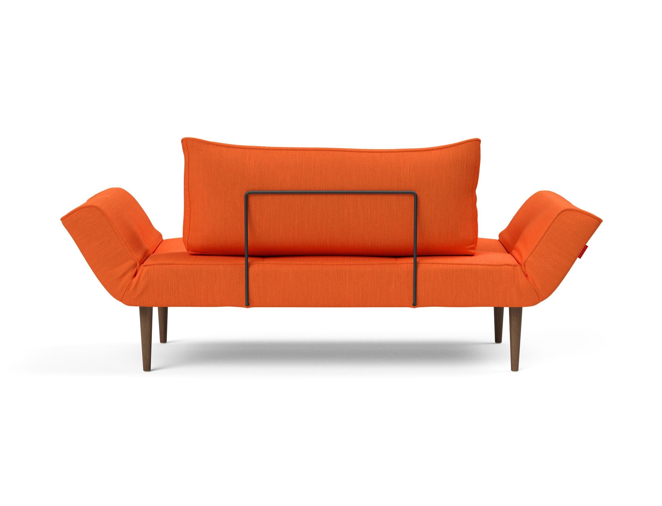 Entdecken Sie das Zeal Klappsofa 70 Styletto von Innovation Living – ein stilvolles, multifunktionales Sofa in Elegance Orange, ideal für Ihr Zuhause.