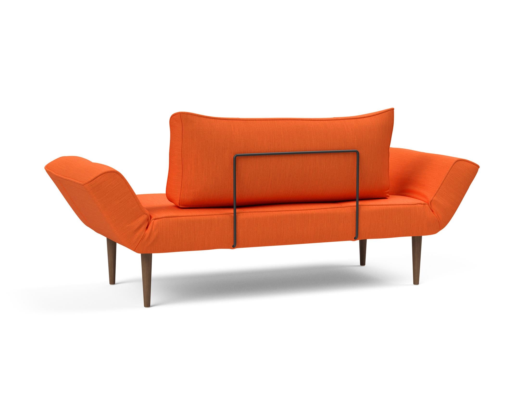 Erleben Sie das Zeal Klappsofa 70 Styletto von Innovation Living – ein elegantes, flexibles Sofa in Elegance Orange, das Komfort und Stil vereint.