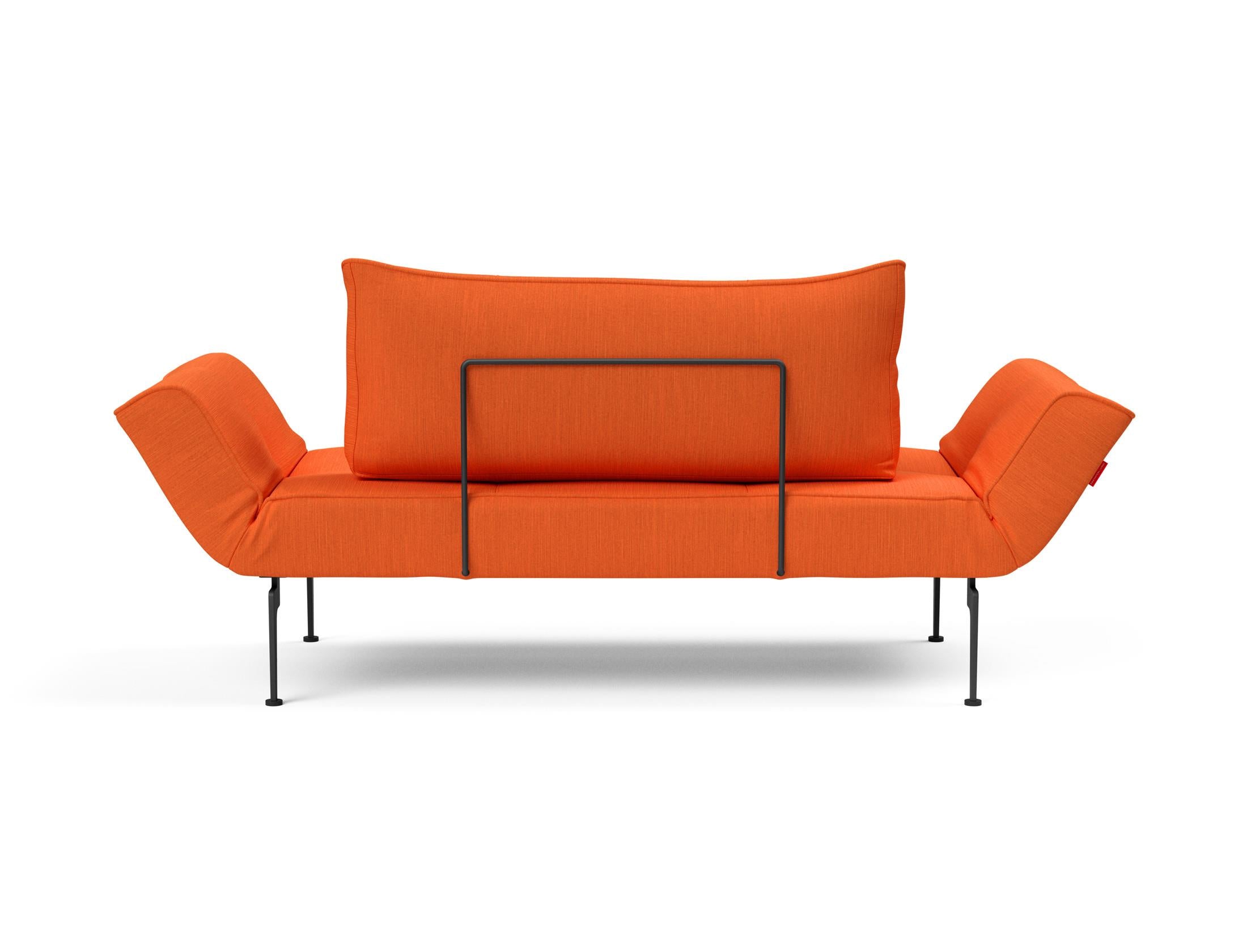 Erleben Sie das Zeal Klappsofa 70 Laser in lebhaftem Elegance Orange – die perfekte Kombination aus modernem Design und praktischer Vielseitigkeit für Ihr Zuhause.