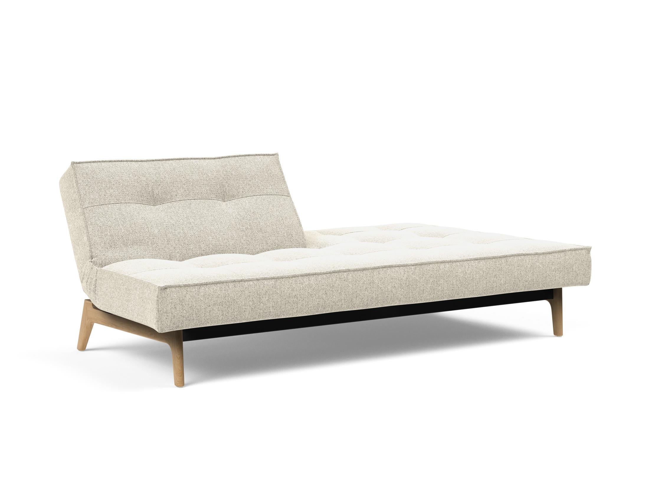 Das Splitback Sofabett 115 Eik vereint stilvolle Eleganz und Funktionalität. Ideal für Wohnzimmer, Gästezimmer oder Büros, bietet es anpassbare Optionen und langlebige Qualität.
